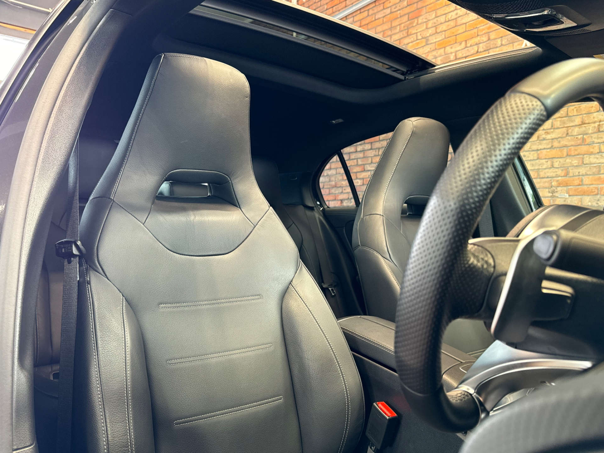 MERCEDES-BENZ A-CLASS 2.0 AMG A 35 4Matic Premium+ Auto 4WD 5dr #26
