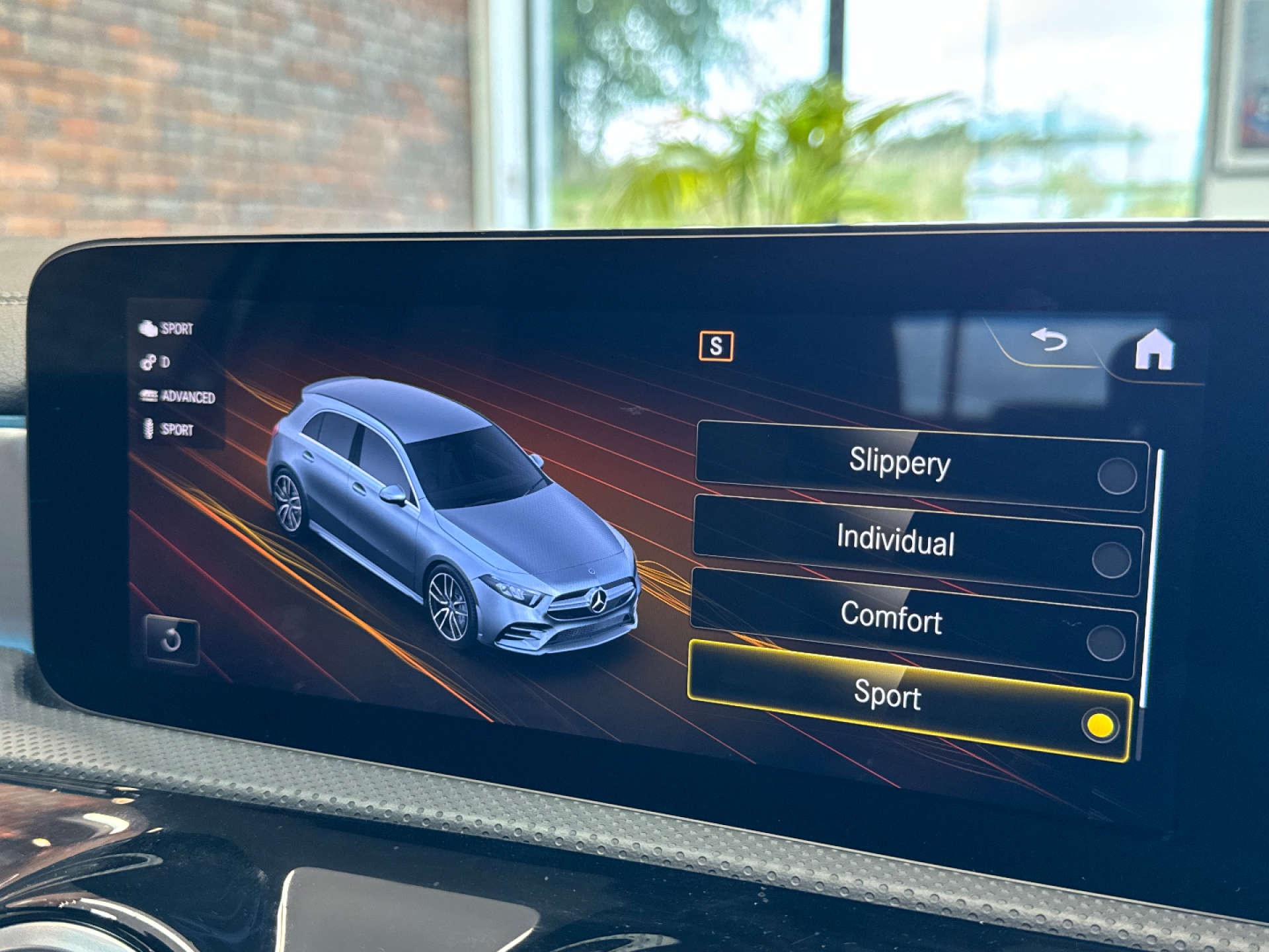 MERCEDES-BENZ A-CLASS 2.0 AMG A 35 4Matic Premium+ Auto 4WD 5dr #38
