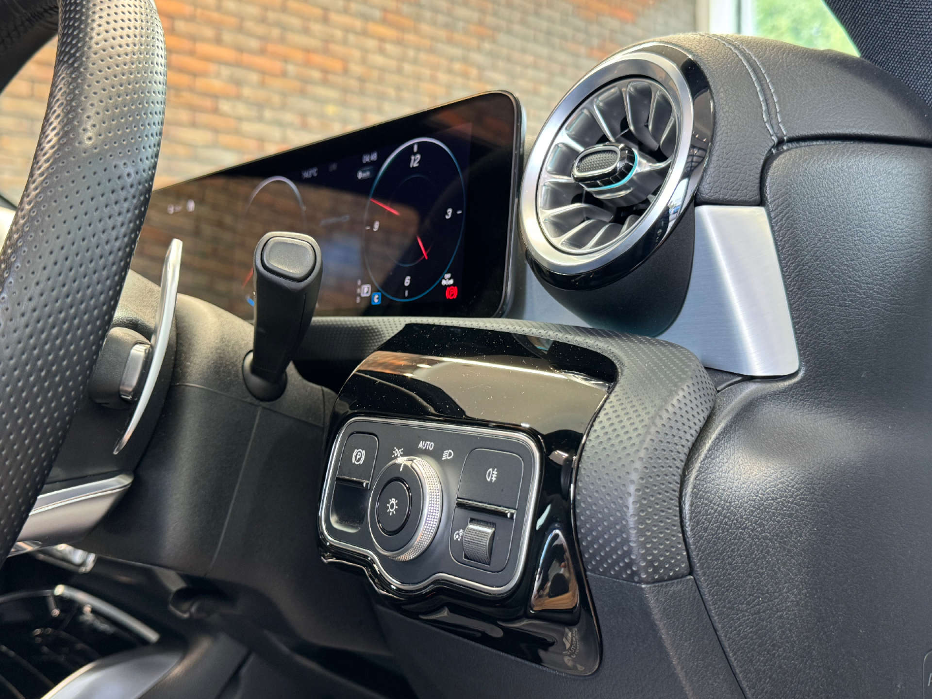 MERCEDES-BENZ A-CLASS 2.0 AMG A 35 4Matic Premium+ Auto 4WD 5dr #64