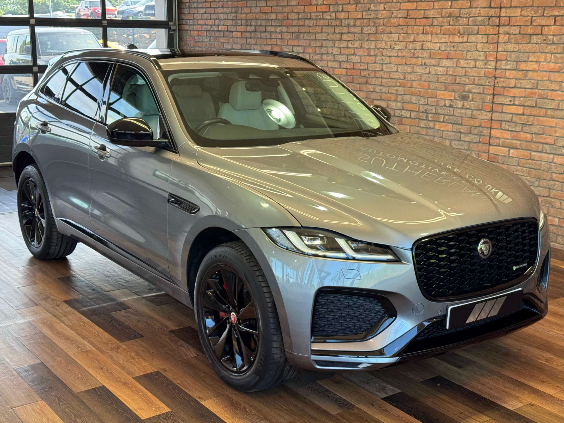 2022 Jaguar F-PACE thumbnail 5