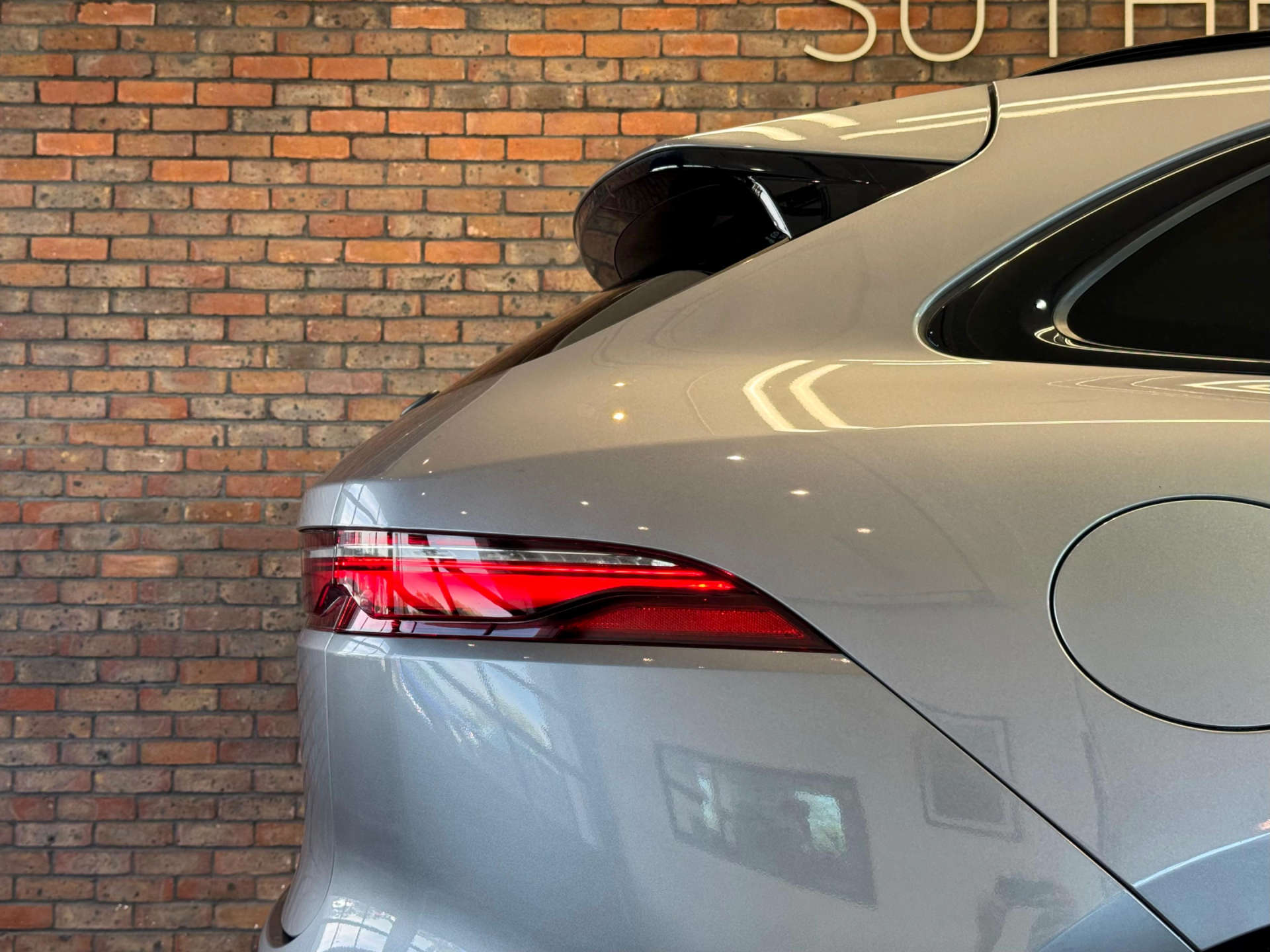 2022 Jaguar F-PACE thumbnail 18
