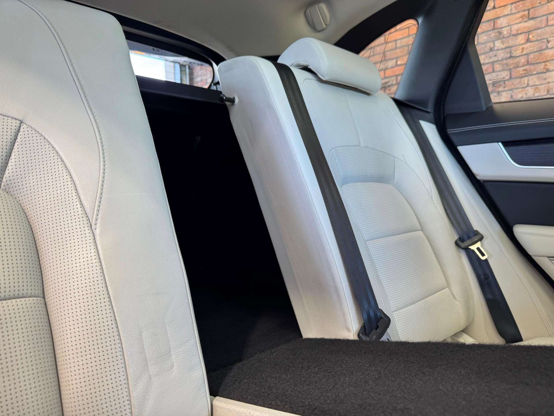 JAGUAR F-PACE 2.0 F-PACE R-Dynamic Black AWD Auto 4WD 5dr #24