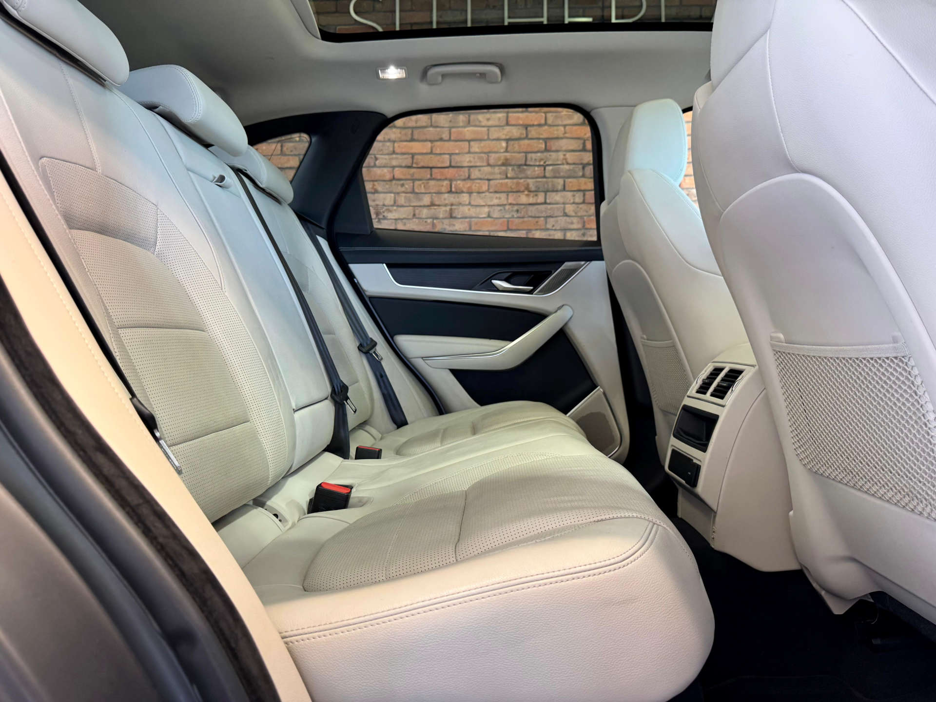 JAGUAR F-PACE 2.0 F-PACE R-Dynamic Black AWD Auto 4WD 5dr #26