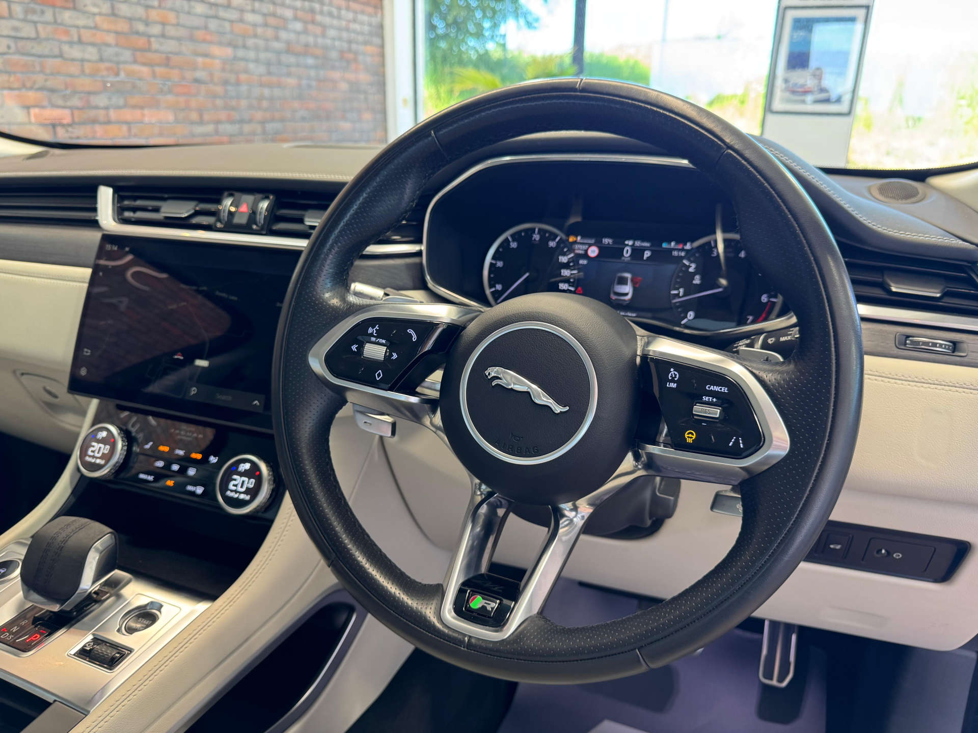 JAGUAR F-PACE 2.0 F-PACE R-Dynamic Black AWD Auto 4WD 5dr #55