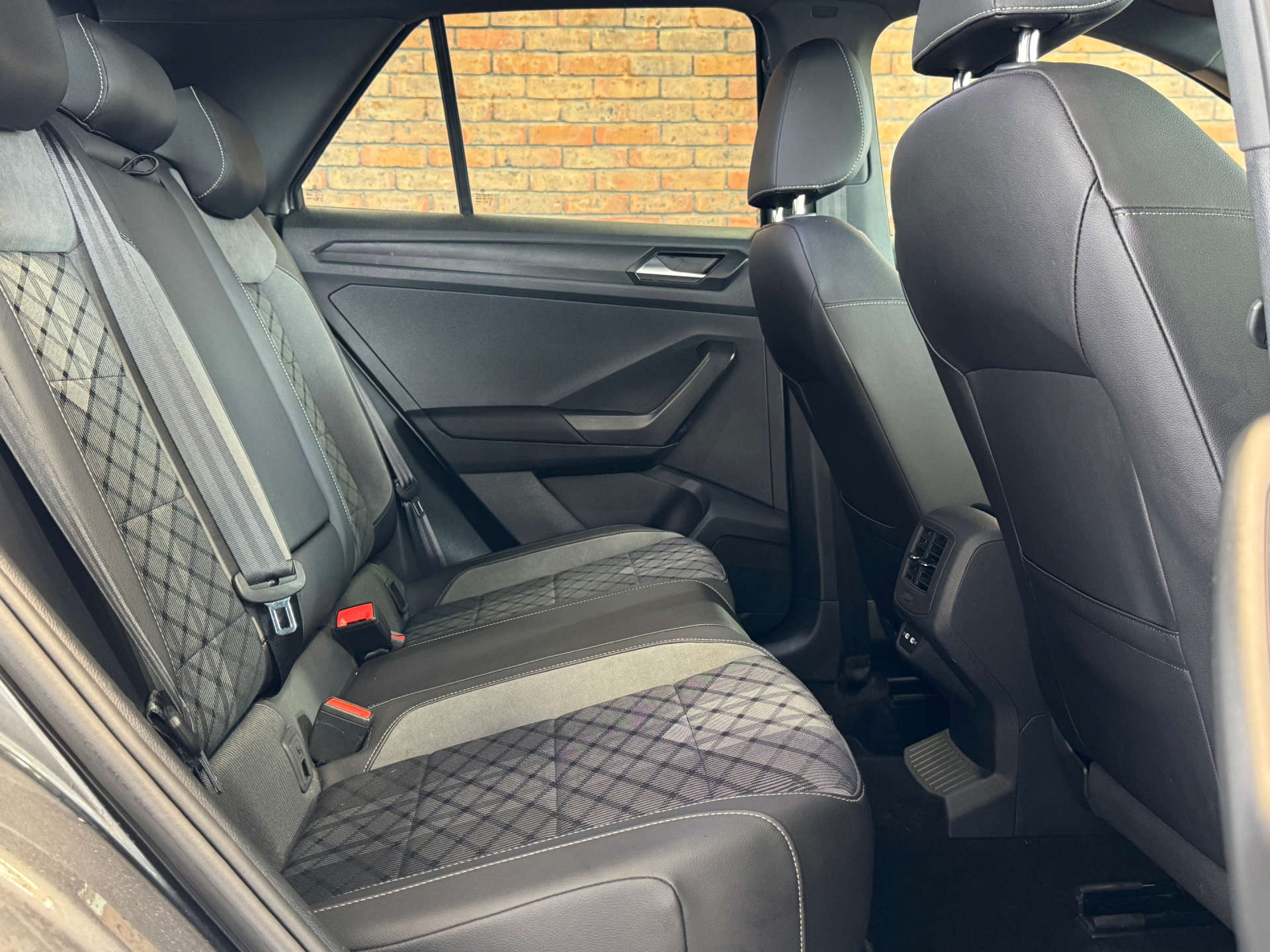 VOLKSWAGEN T-ROC 1.5 T-Roc R-Line TSI Semi-Auto 5dr #24