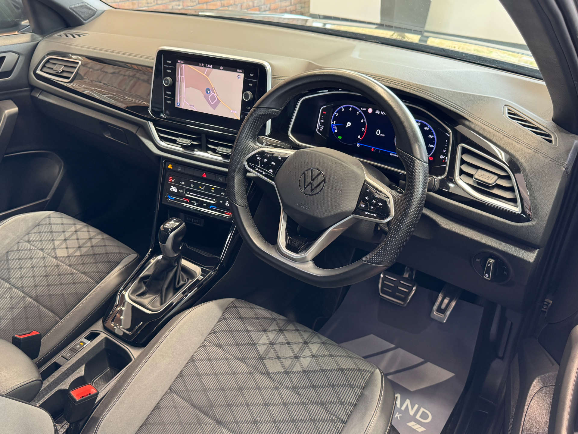 VOLKSWAGEN T-ROC 1.5 T-Roc R-Line TSI Semi-Auto 5dr #26