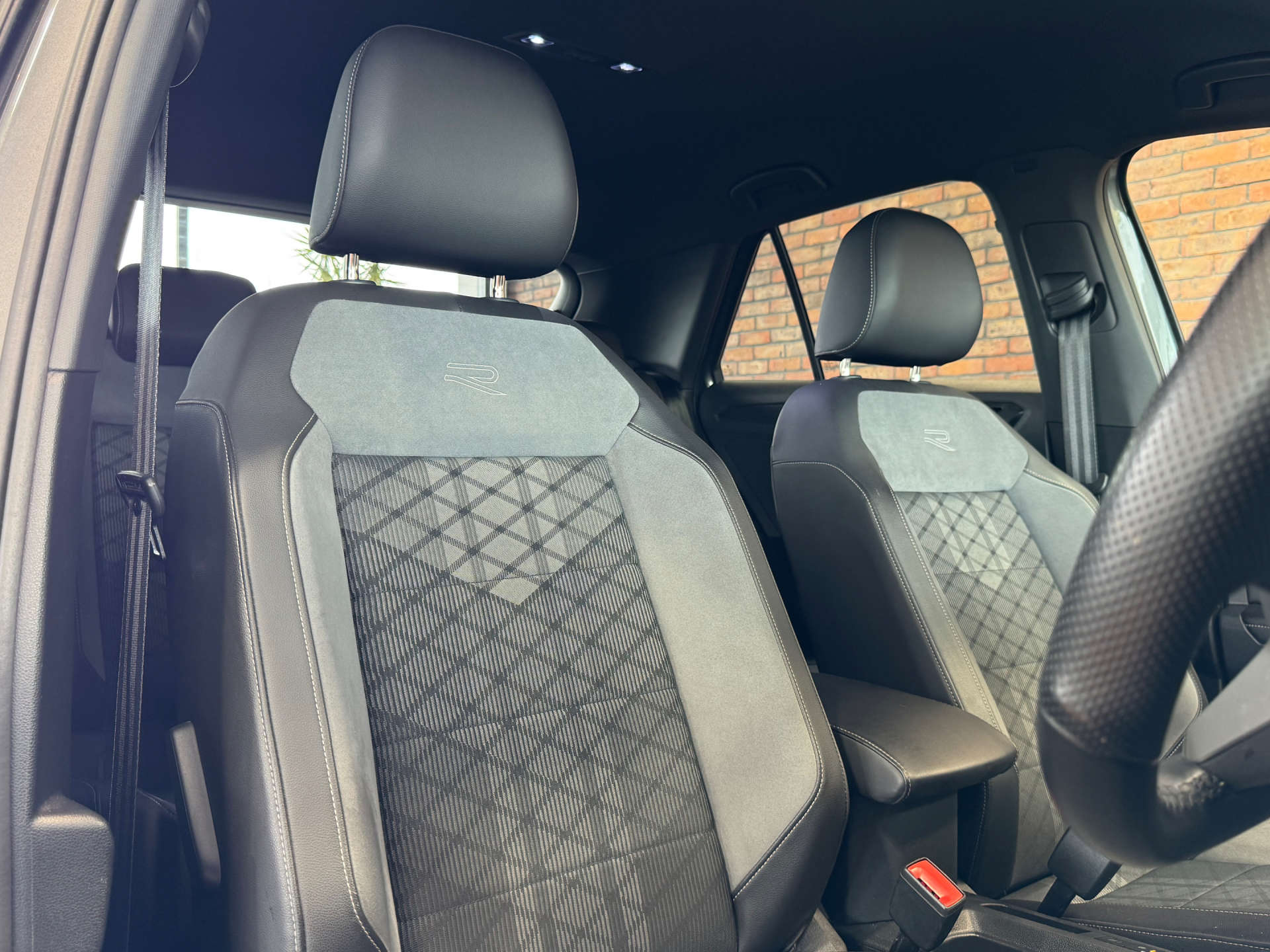 VOLKSWAGEN T-ROC 1.5 T-Roc R-Line TSI Semi-Auto 5dr #27