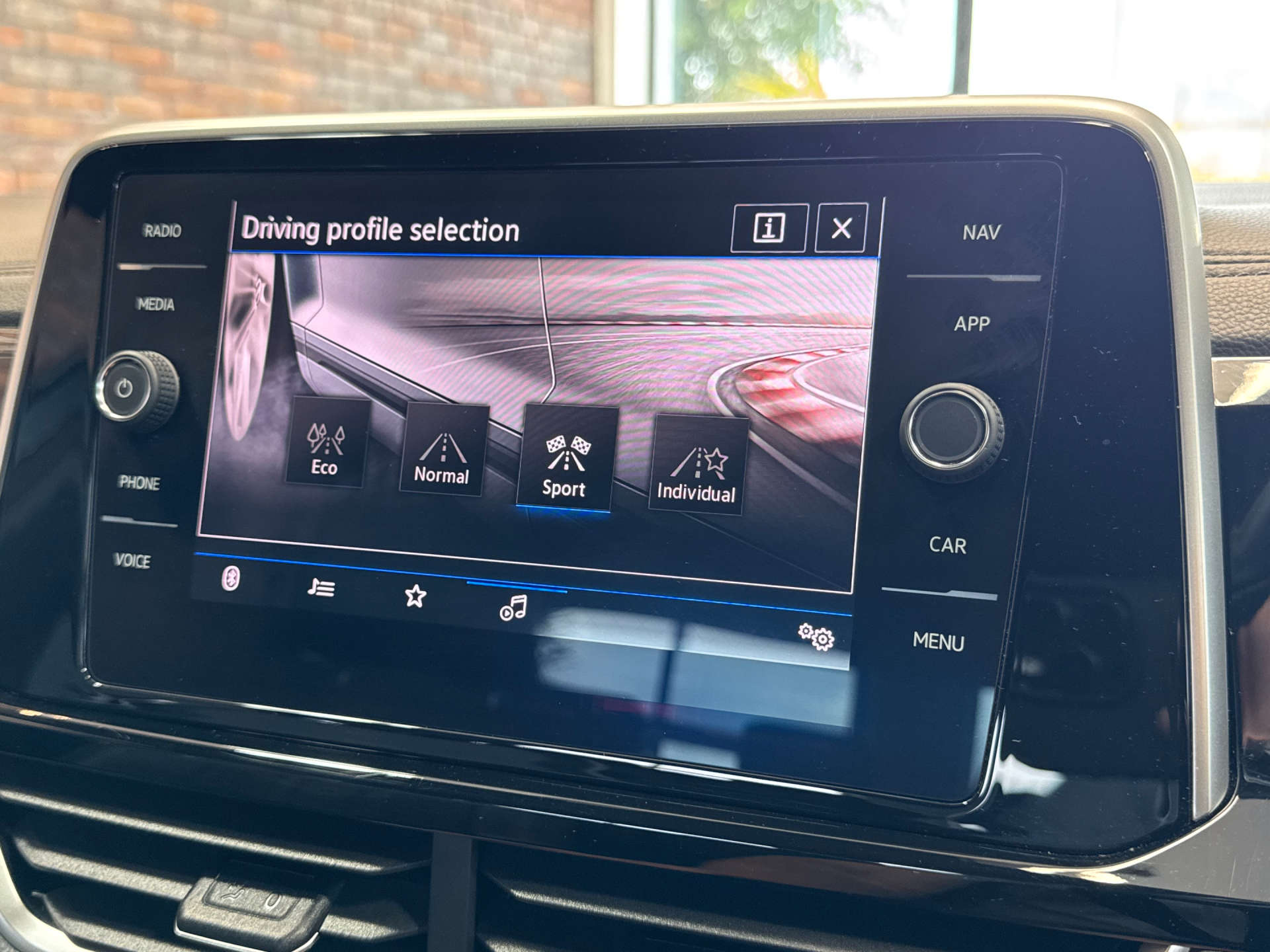 VOLKSWAGEN T-ROC 1.5 T-Roc R-Line TSI Semi-Auto 5dr #34