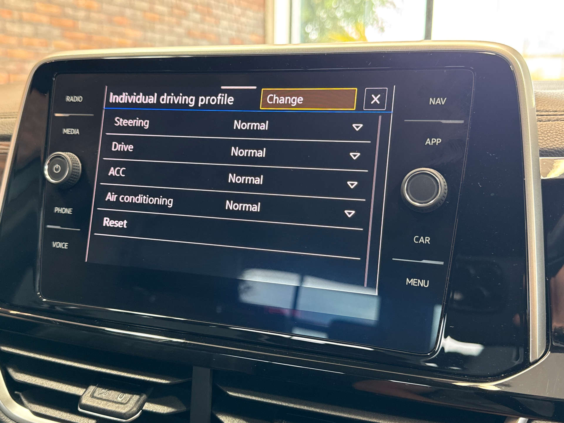 VOLKSWAGEN T-ROC 1.5 T-Roc R-Line TSI Semi-Auto 5dr #35