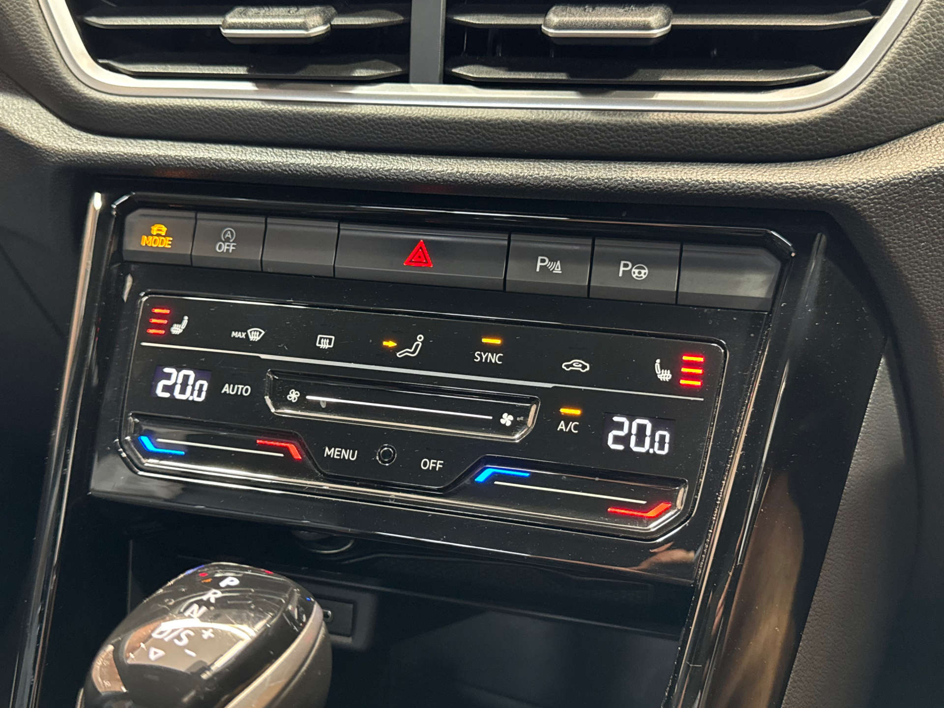 VOLKSWAGEN T-ROC 1.5 T-Roc R-Line TSI Semi-Auto 5dr #37