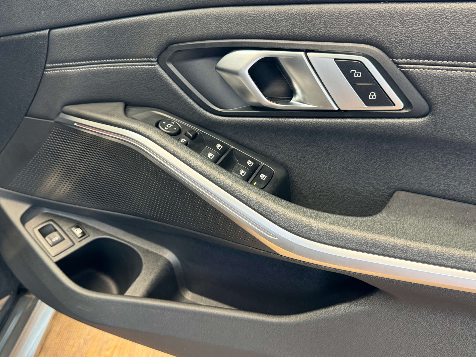 BMW 3 SERIES 2.0 330e M Sport Professional Edition Auto 5dr #41