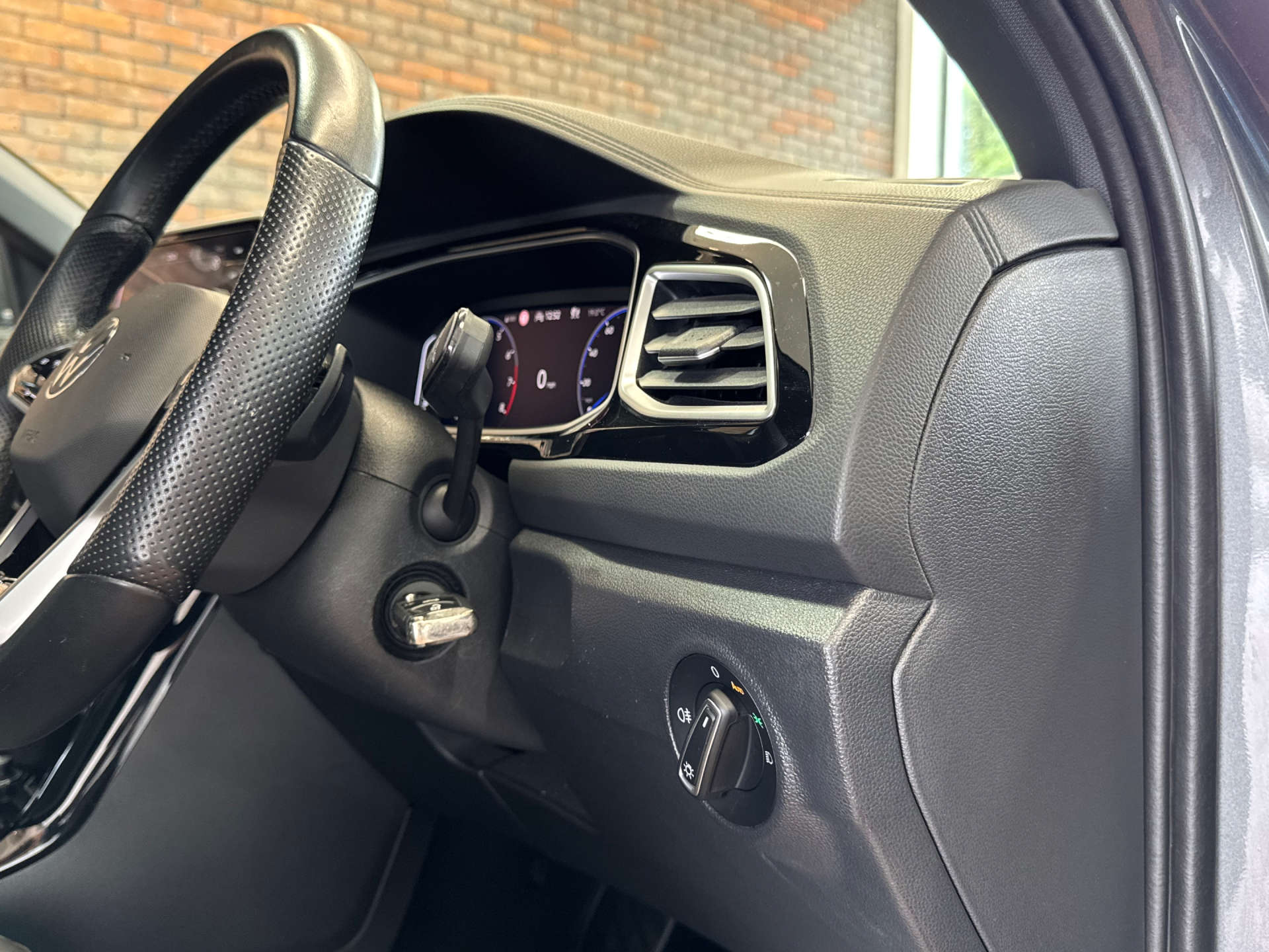 VOLKSWAGEN T-ROC 1.5 T-Roc R-Line TSI Semi-Auto 5dr #51