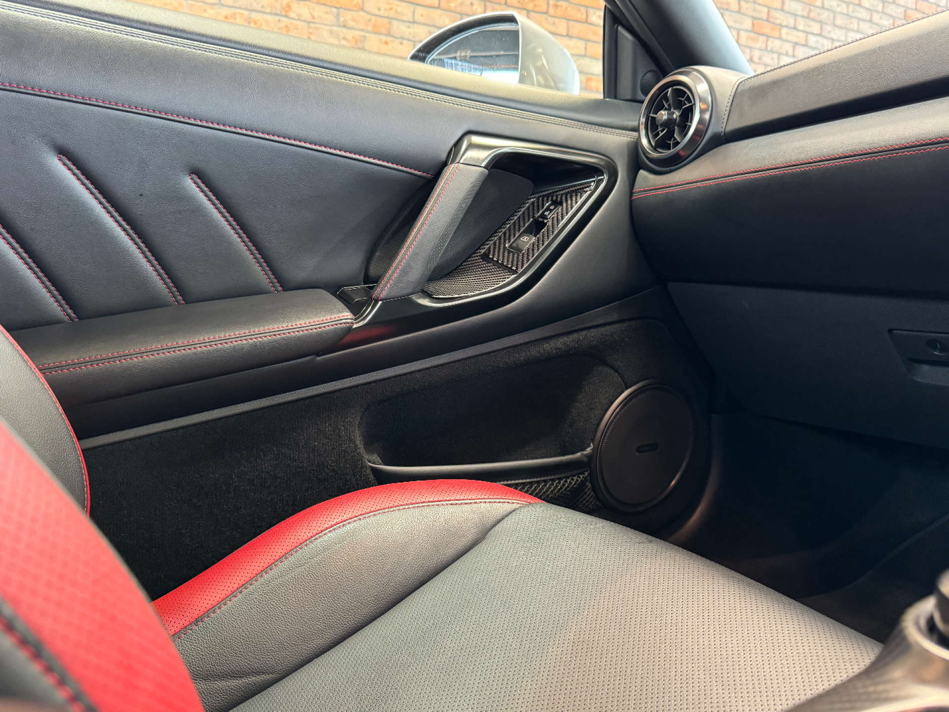 NISSAN GT-R 3.8 GT-R Recaro Semi-Auto 4WD 2dr #65