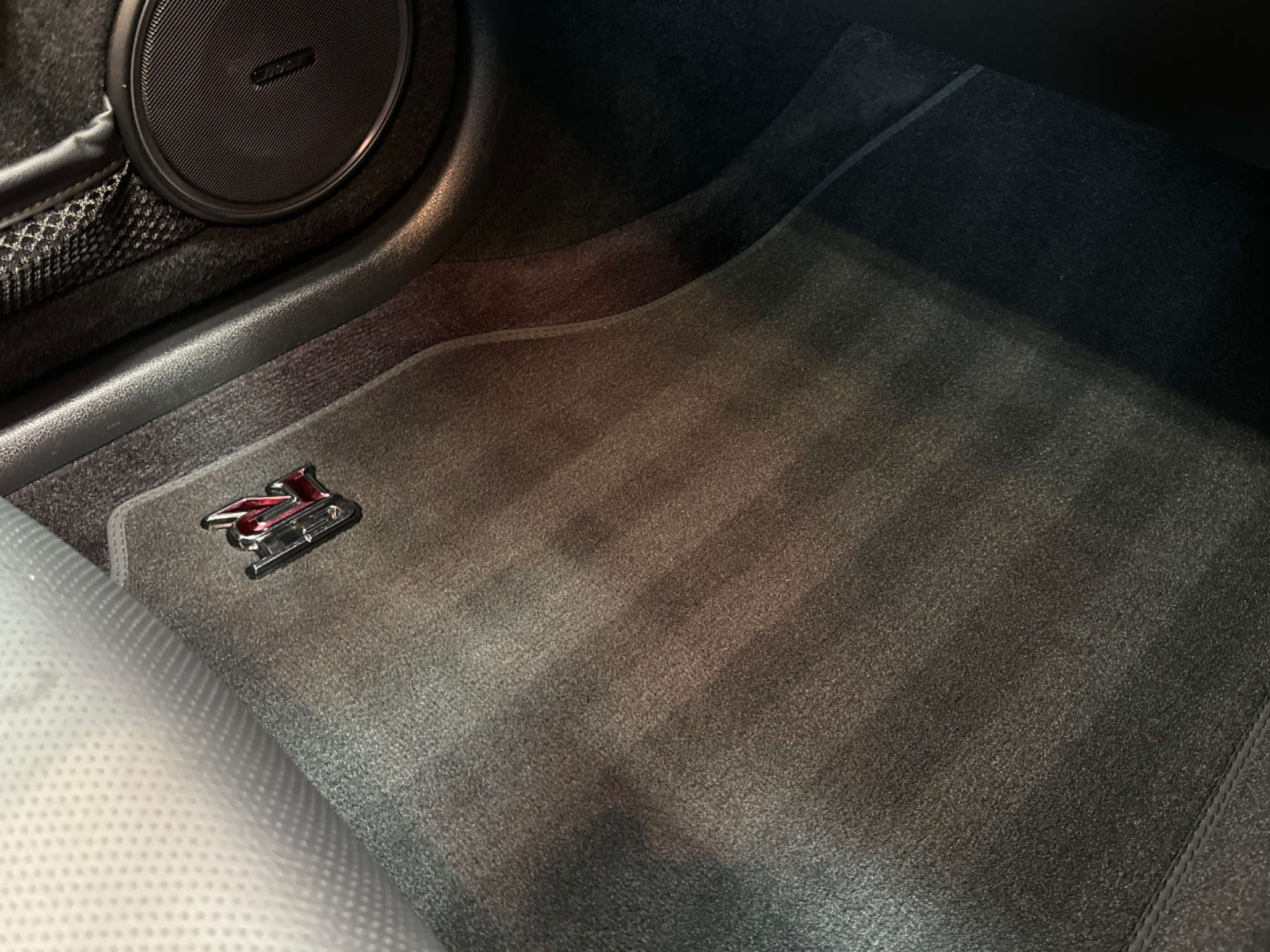 NISSAN GT-R 3.8 GT-R Recaro Semi-Auto 4WD 2dr #67