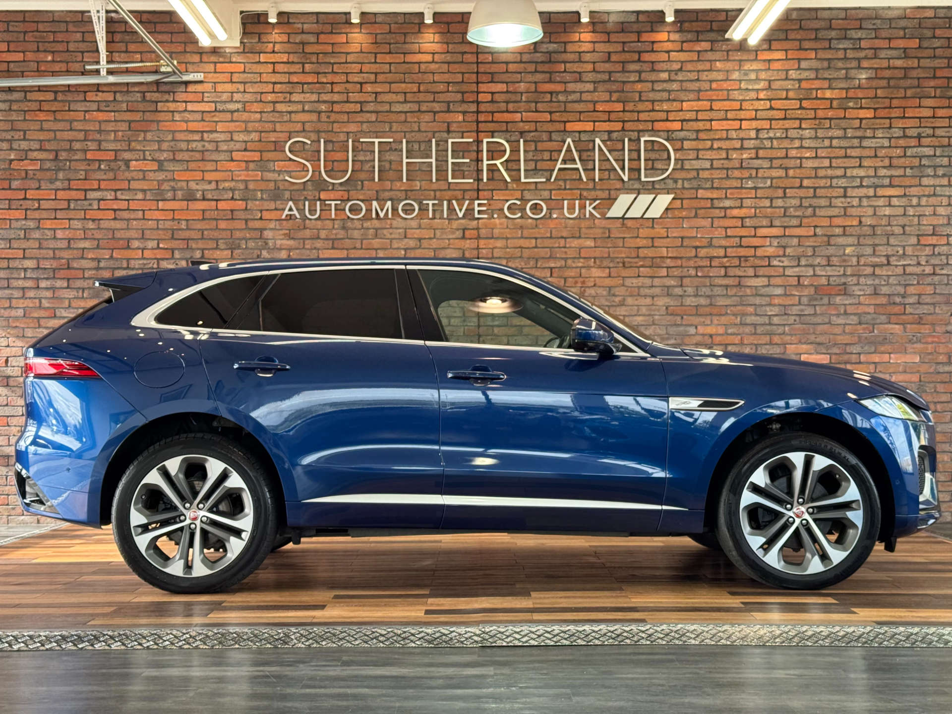 JAGUAR F-PACE 2.0 F-PACE R-Dynamic HSE D MHEV AWD Auto 4WD 5dr #2