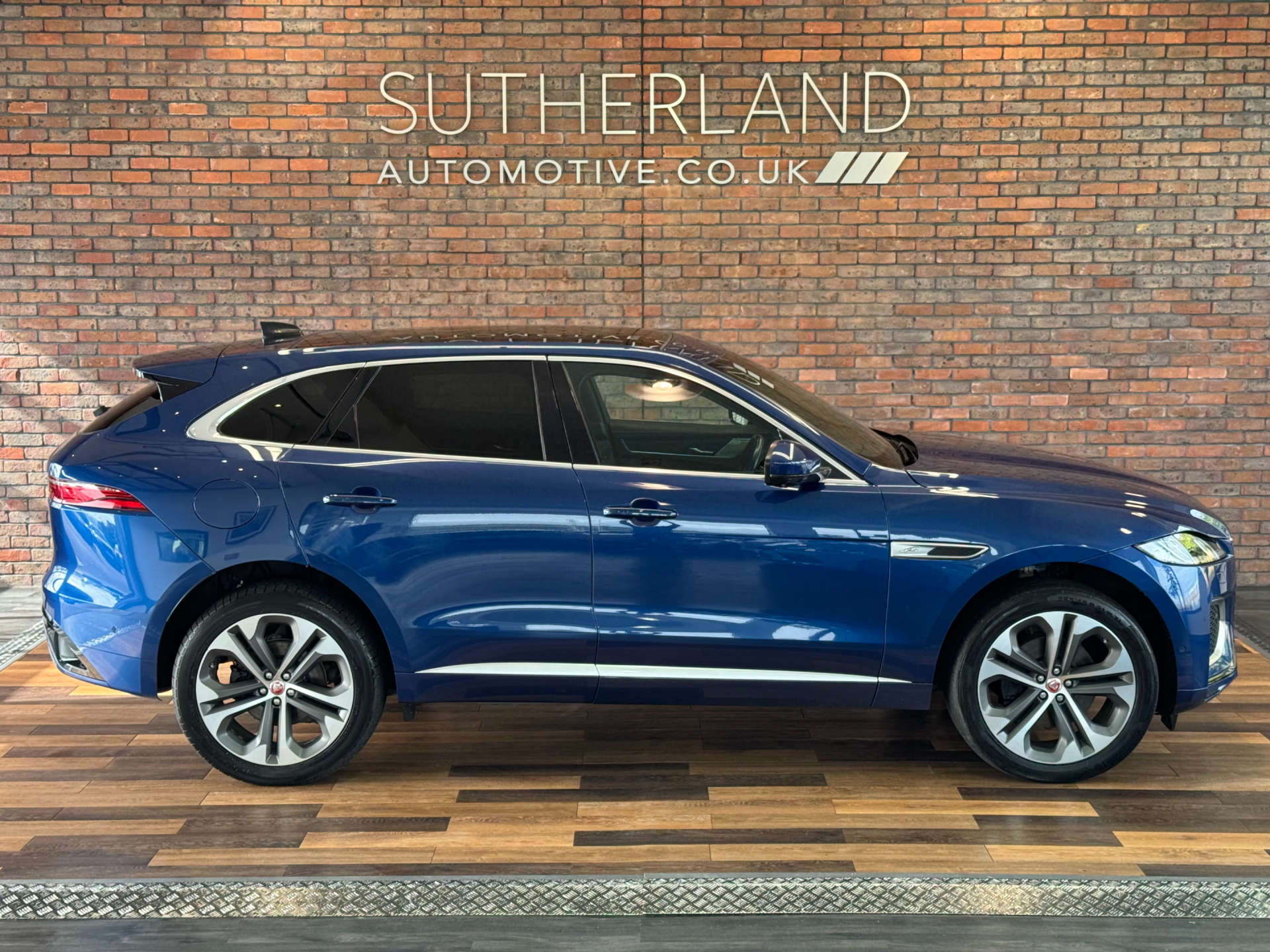 JAGUAR F-PACE 2.0 F-PACE R-Dynamic HSE D MHEV AWD Auto 4WD 5dr #3