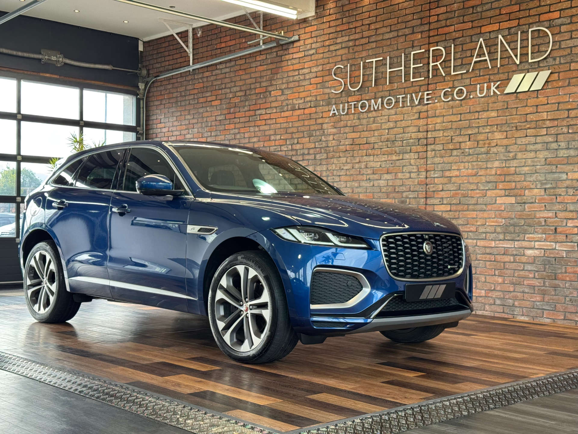 JAGUAR F-PACE 2.0 F-PACE R-Dynamic HSE D MHEV AWD Auto 4WD 5dr #4