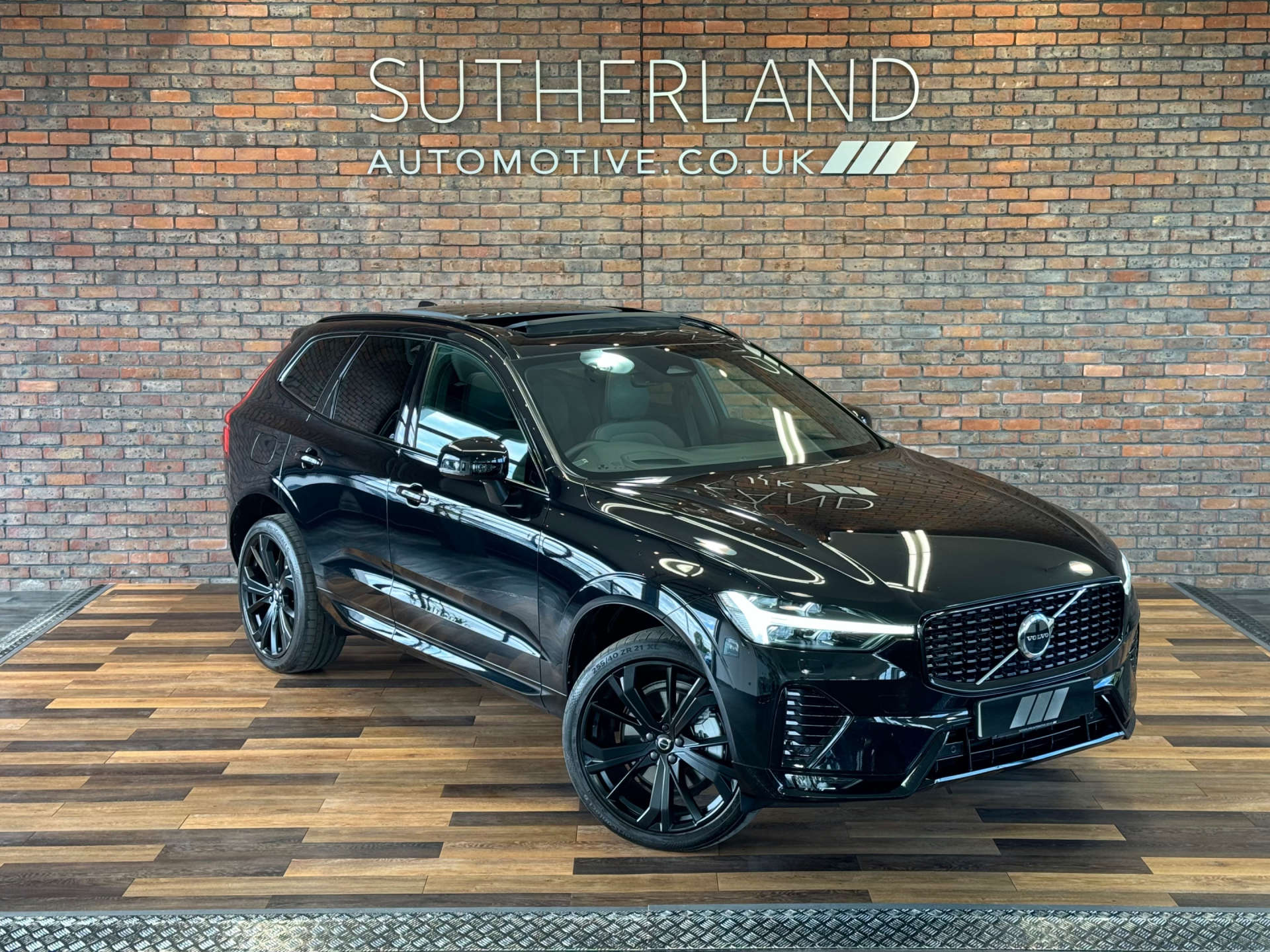 VOLVO XC60 2.0 XC60 R-Design Pro B4 MHEV AWD Auto 4WD 5dr #1