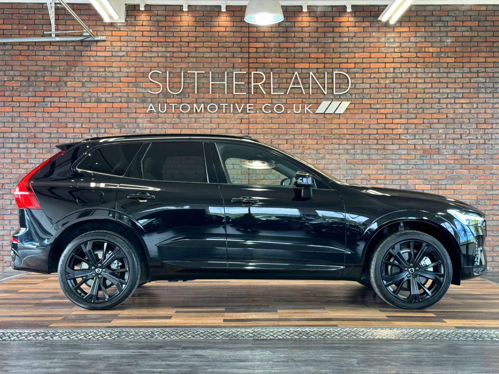 VOLVO XC60 2.0 XC60 R-Design Pro B4 MHEV AWD Auto 4WD 5dr #2