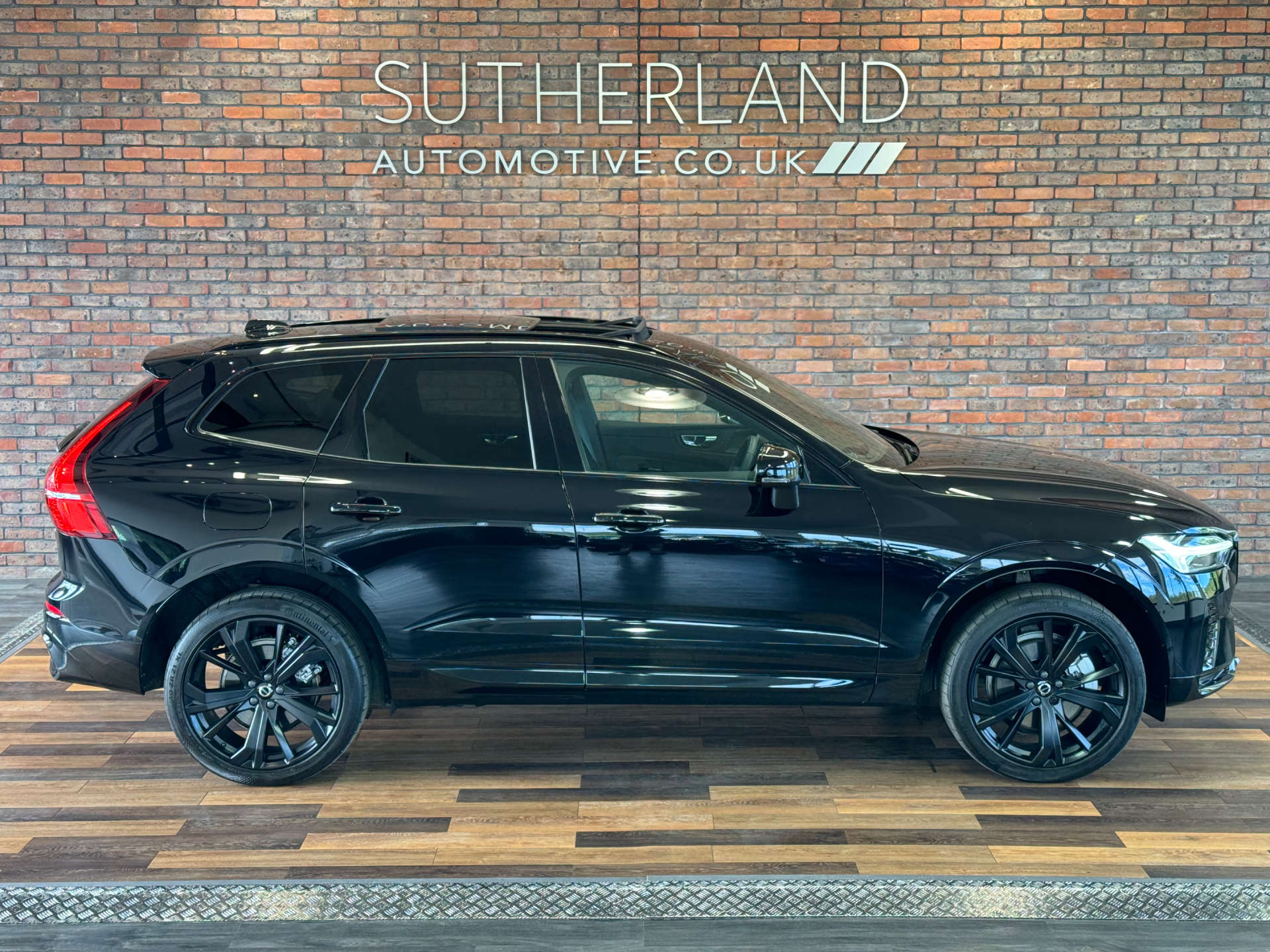 VOLVO XC60 2.0 XC60 R-Design Pro B4 MHEV AWD Auto 4WD 5dr #3