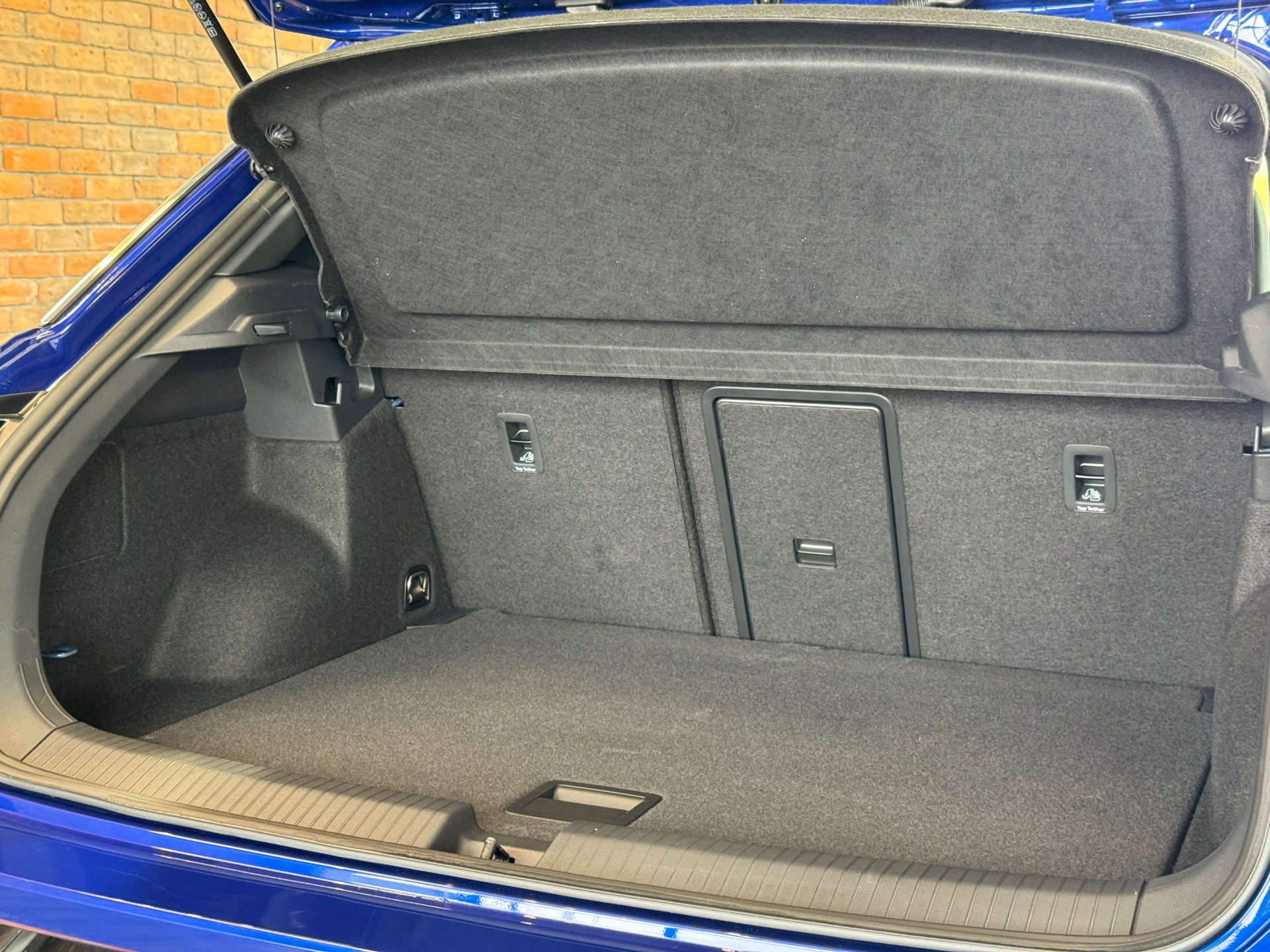 VOLKSWAGEN T-ROC 2.0 T-Roc R TSi 4Motion Semi-Auto 4WD 5dr #23