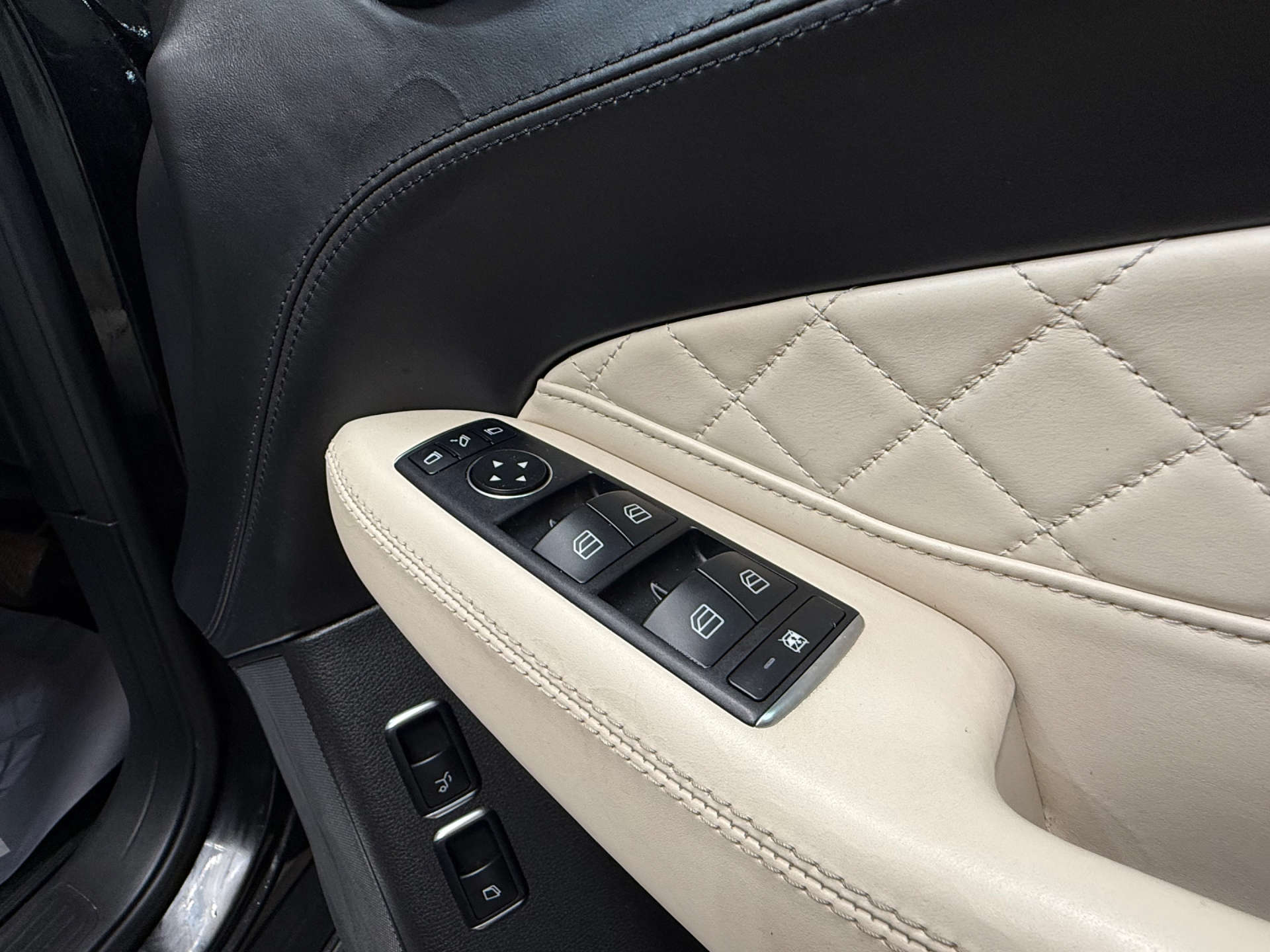 MERCEDES-BENZ GLS 3.0 GLS 350 Grand Edition D 4Matic Auto 4WD 5dr #23