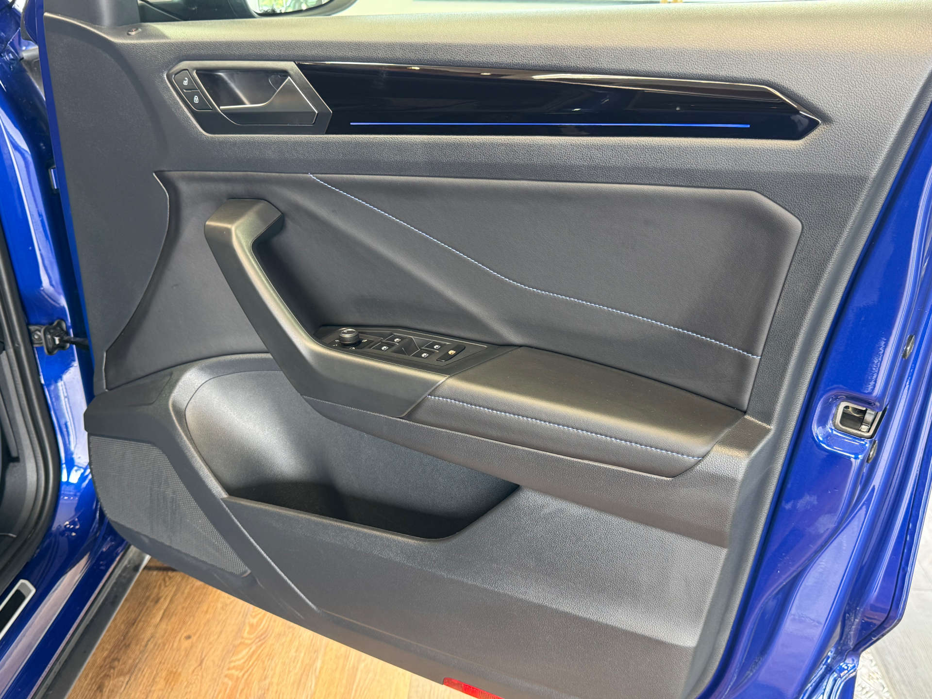 VOLKSWAGEN T-ROC 2.0 T-Roc R TSi 4Motion Semi-Auto 4WD 5dr #34