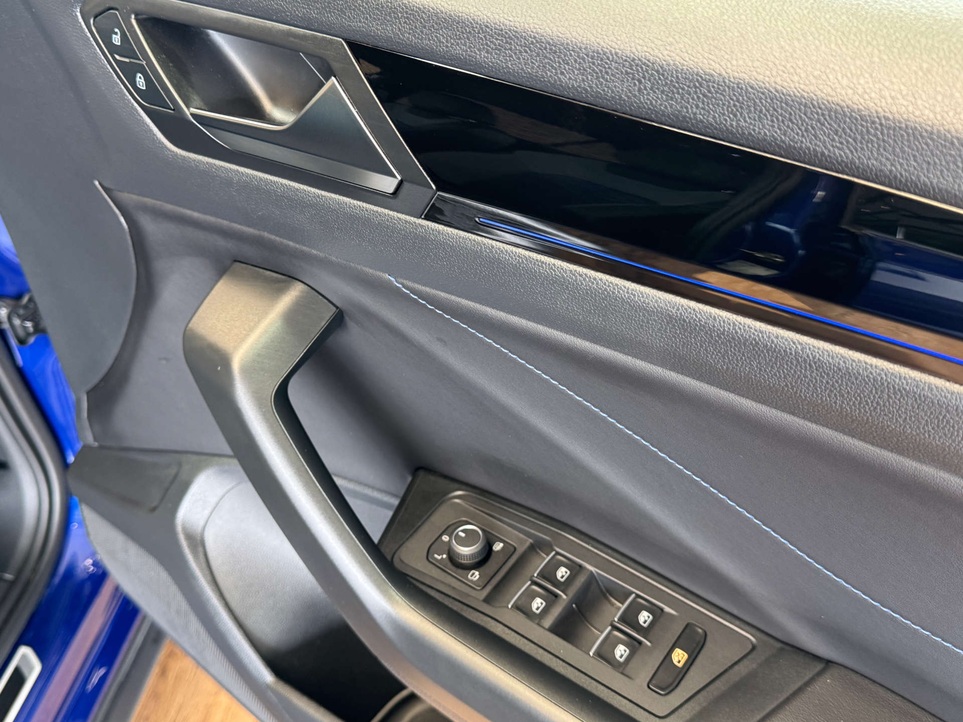VOLKSWAGEN T-ROC 2.0 T-Roc R TSi 4Motion Semi-Auto 4WD 5dr #36