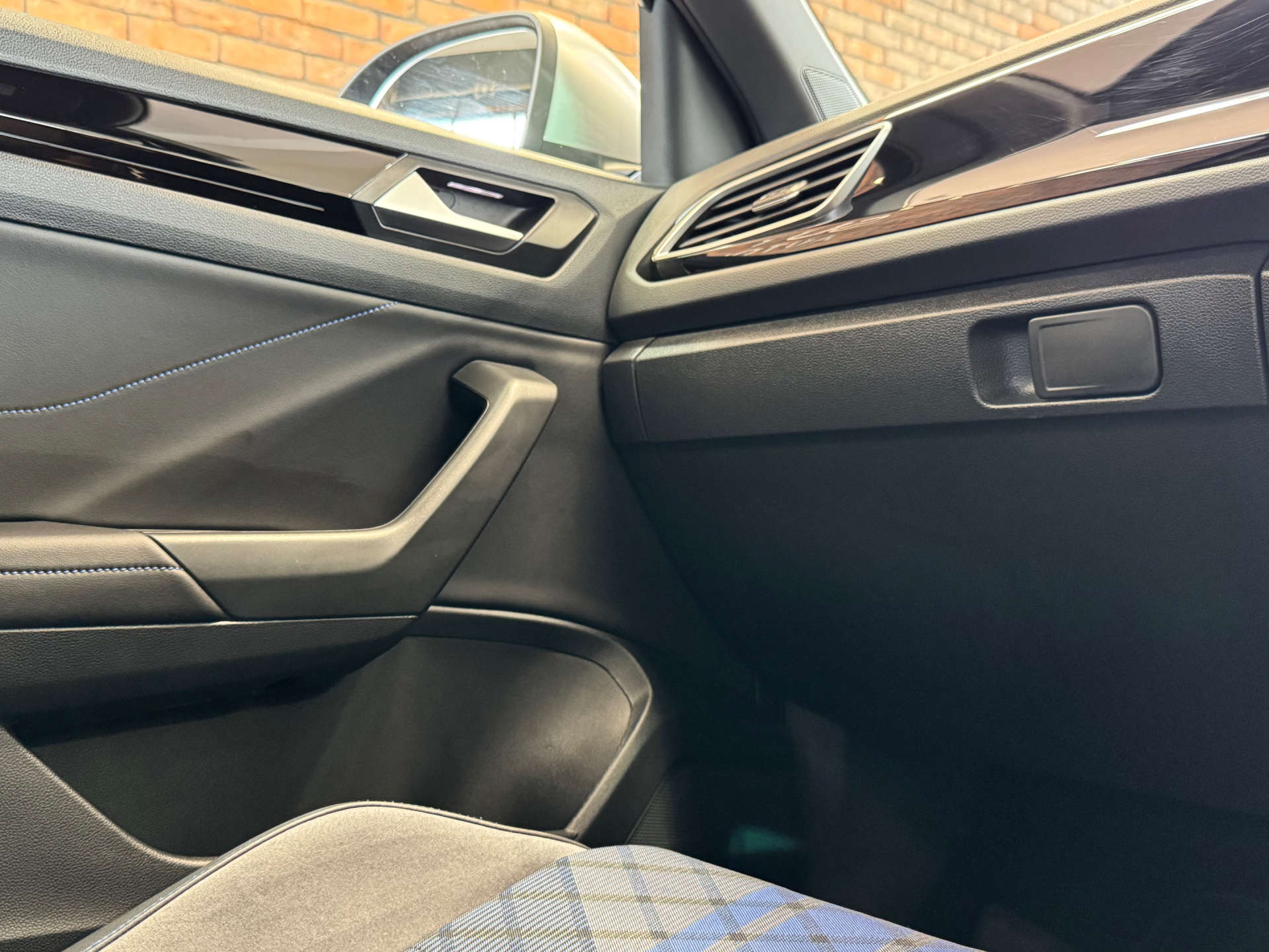 VOLKSWAGEN T-ROC 2.0 T-Roc R TSi 4Motion Semi-Auto 4WD 5dr #50