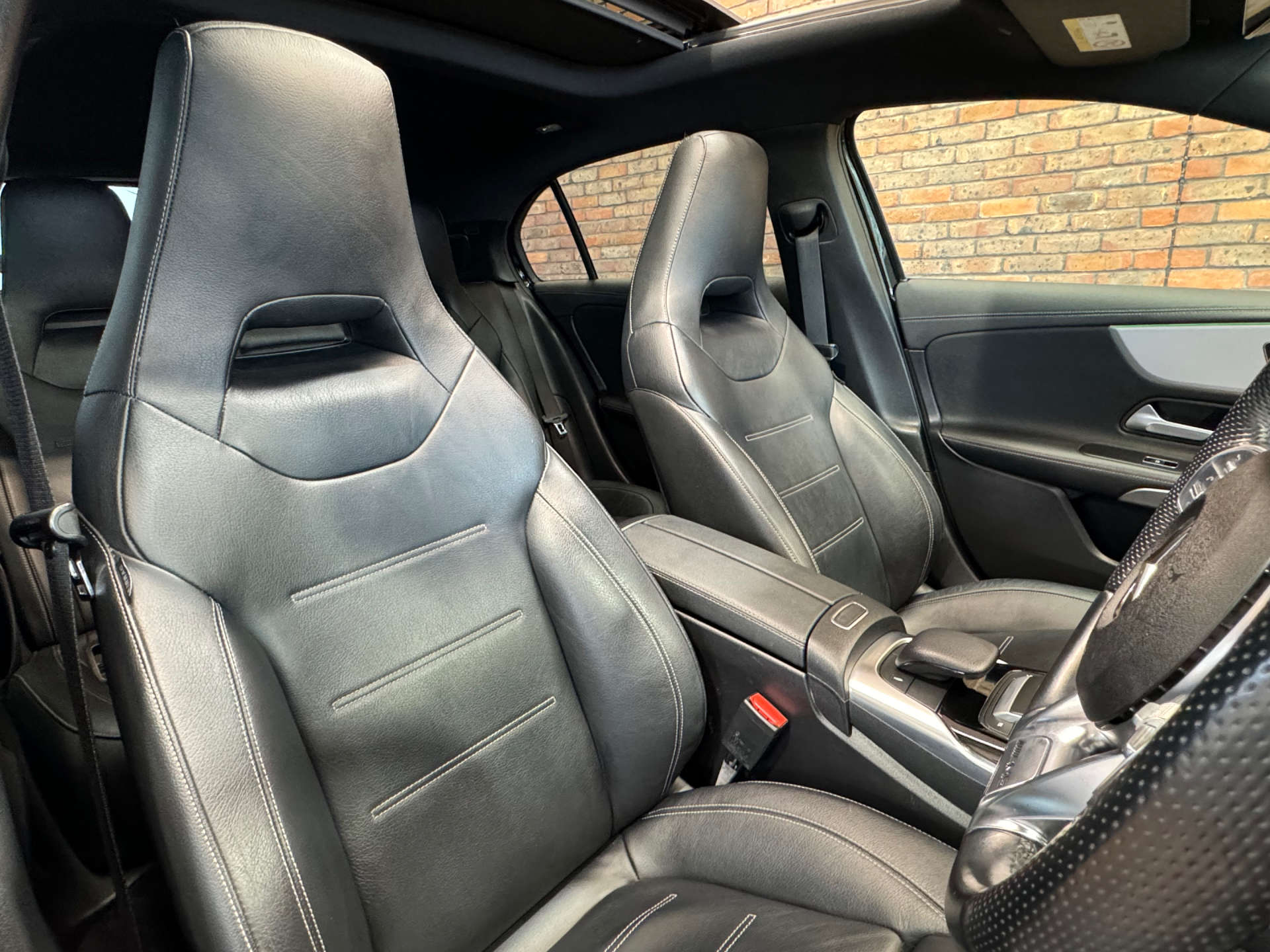 MERCEDES-BENZ A-CLASS 2.0 AMG A 35 4Matic Premium+ Auto 4WD 5dr #32