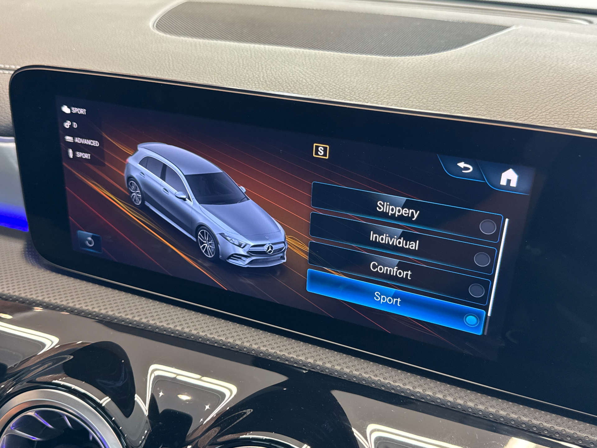 MERCEDES-BENZ A-CLASS 2.0 AMG A 35 Premium+ 4Matic Edition Auto 4WD 5dr #44