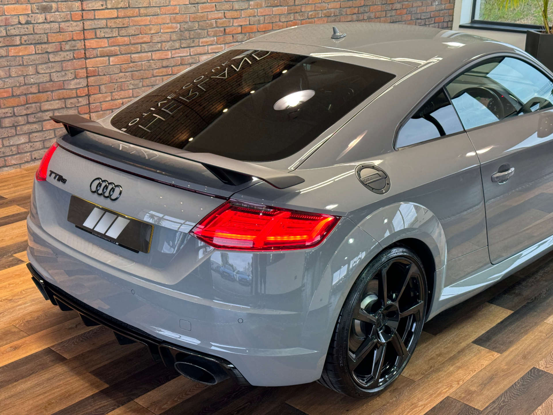 AUDI TT 2.5 TT RS TFSI Quattro Semi-Auto 4WD 3dr #19