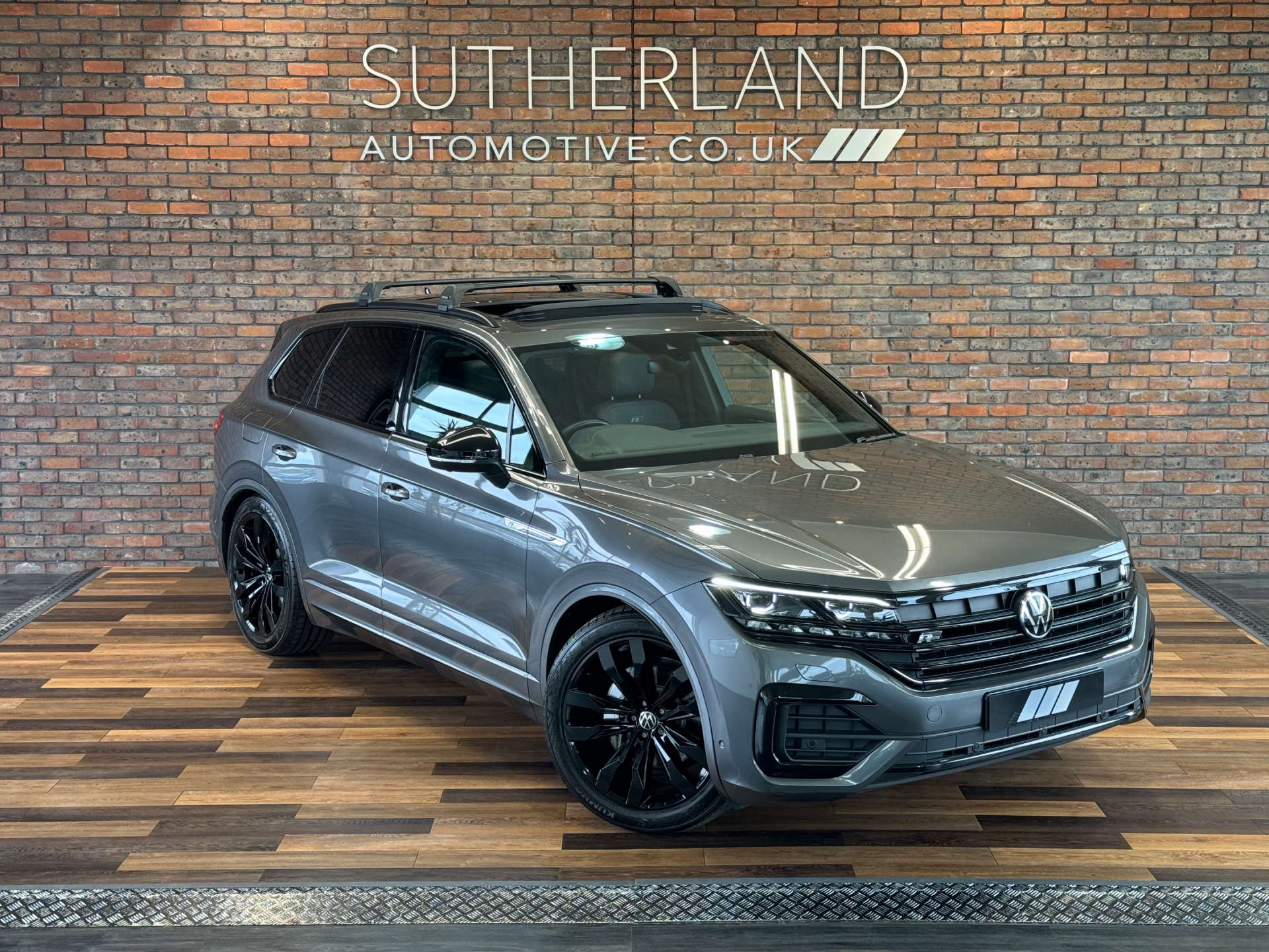 VOLKSWAGEN TOUAREG 3.0 Touareg V6 Black Edition TDI Auto 4WD 5dr #1
