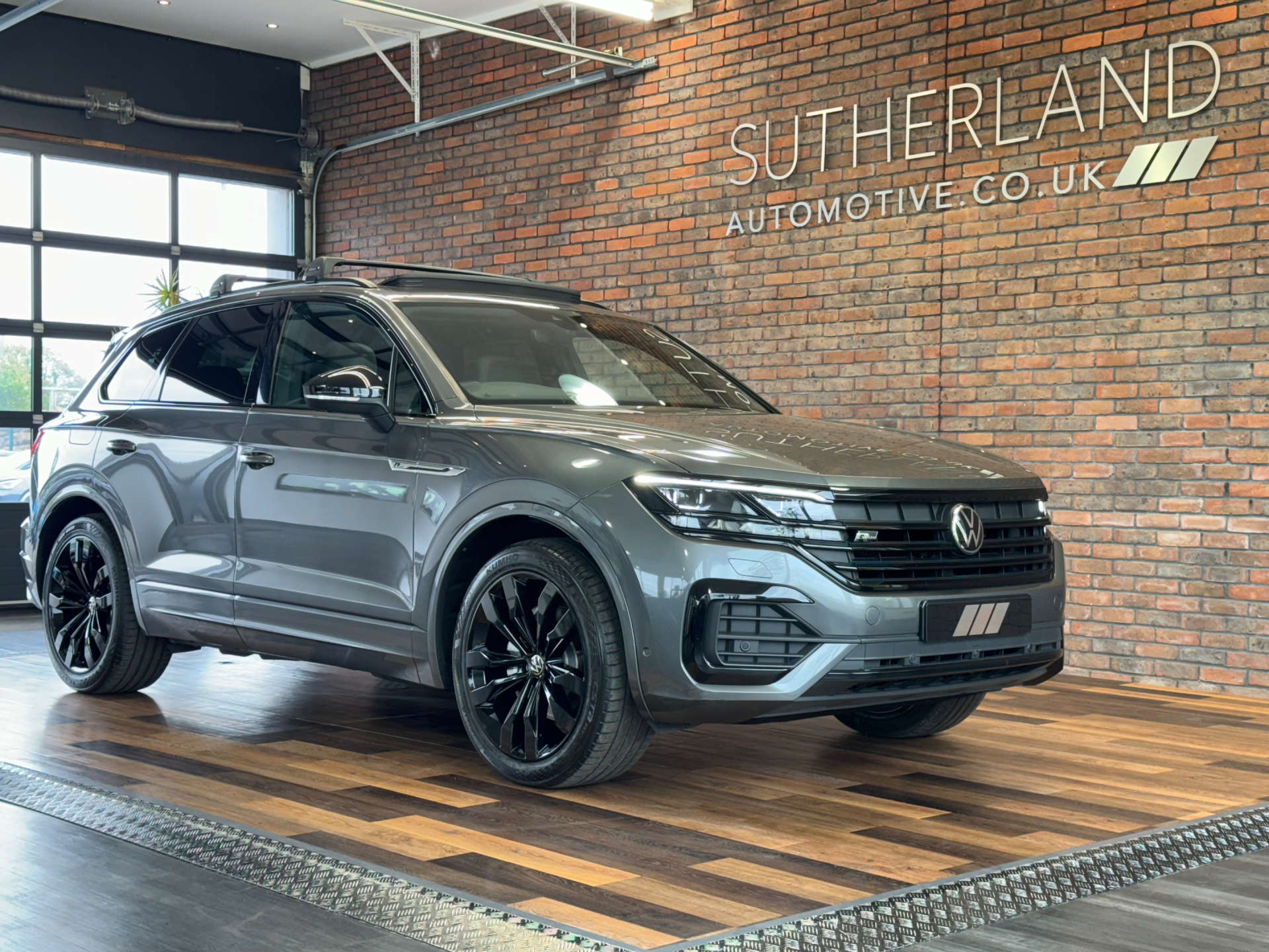 VOLKSWAGEN TOUAREG 3.0 Touareg V6 Black Edition TDI Auto 4WD 5dr #4