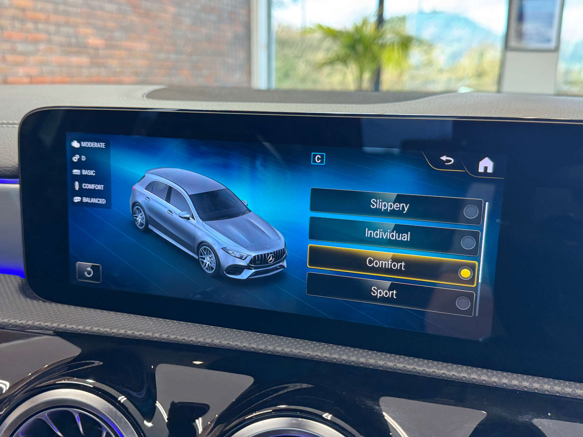 MERCEDES-BENZ A-CLASS 2.0 AMG A 45 S 4Matic+ + Auto 4WD 5dr #51