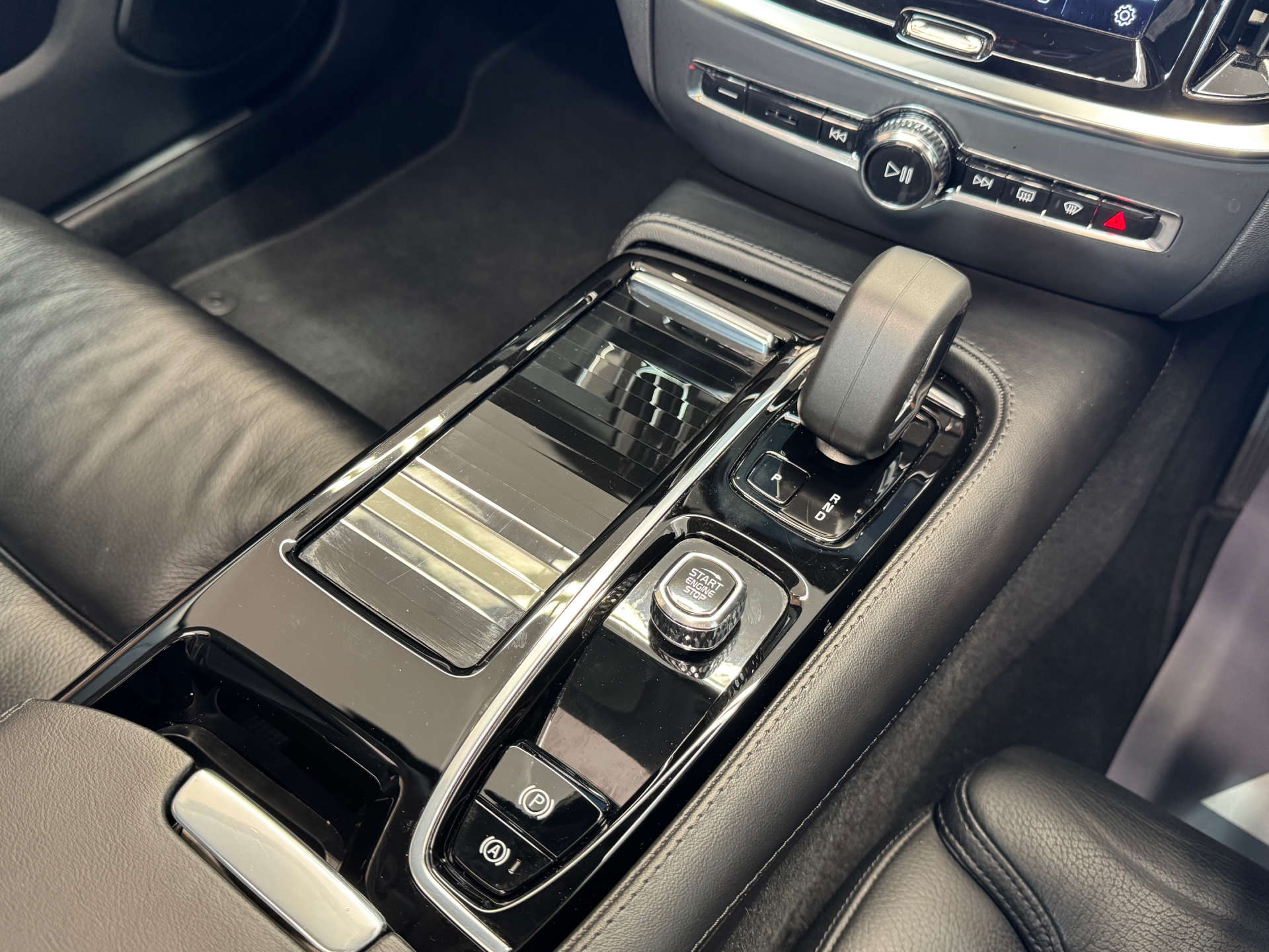 VOLVO S60 2.0 S60 Ultimate T8 Recharge AWD A 4WD 4dr #38