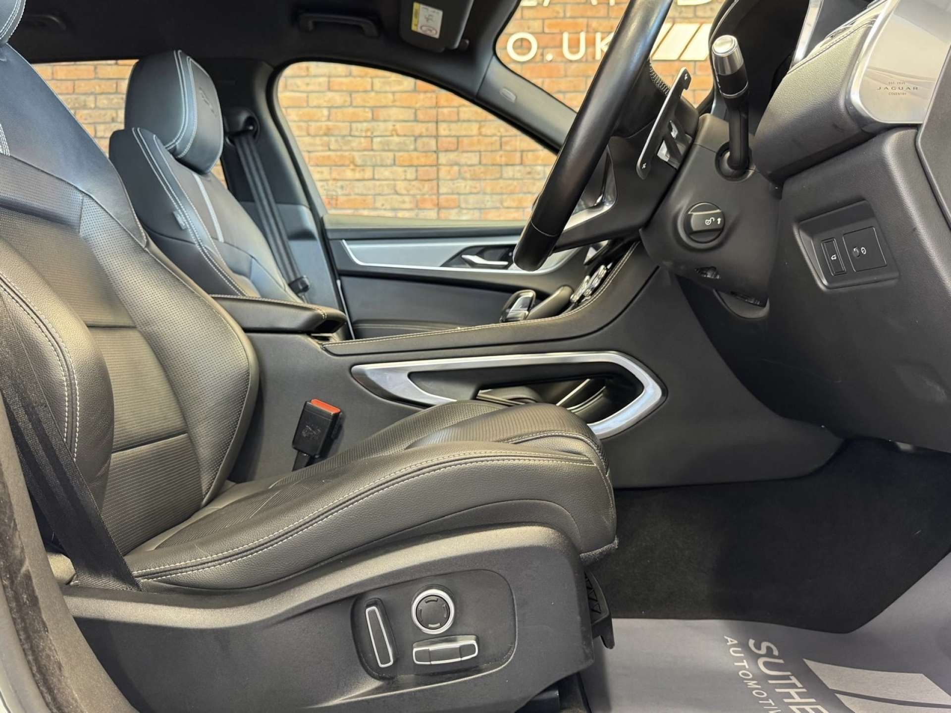 JAGUAR F-PACE 2.0 F-Pace R-Dynamic S D MHEV AWD Auto 4WD 5dr #29