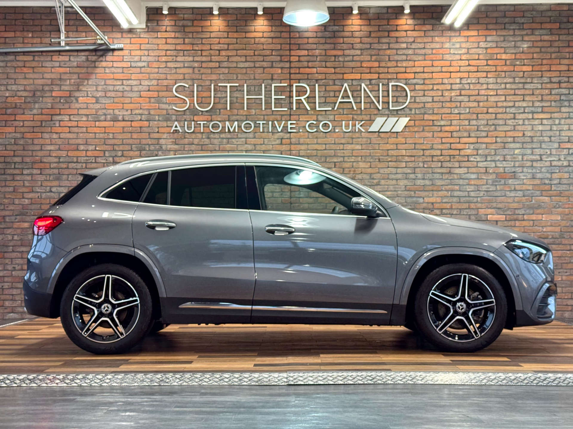 MERCEDES-BENZ GLA 1.3 GLA 200 AMG Line Executive MHEV A 5dr #2