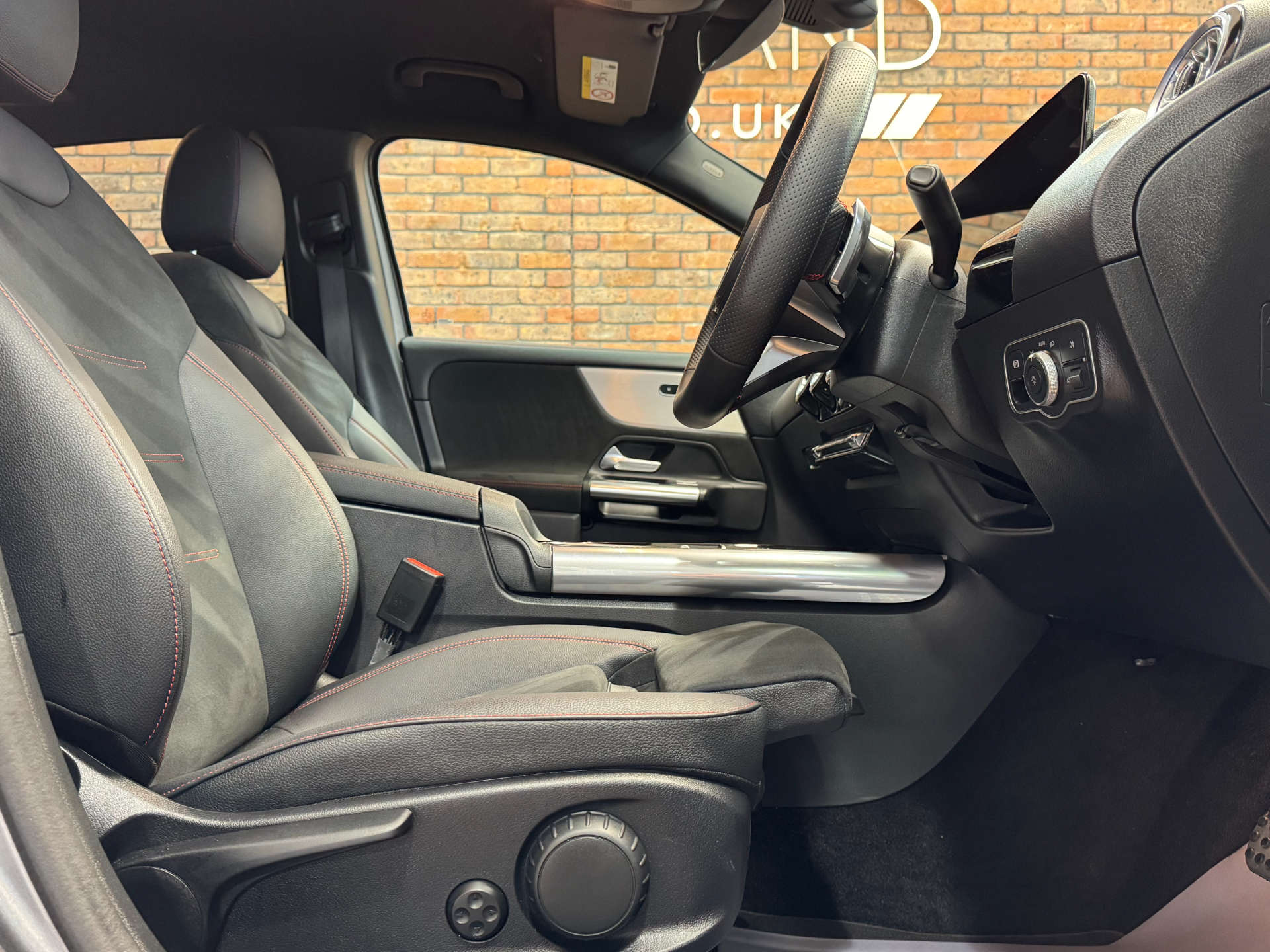 MERCEDES-BENZ GLA 1.3 GLA 200 AMG Line Executive MHEV A 5dr #32