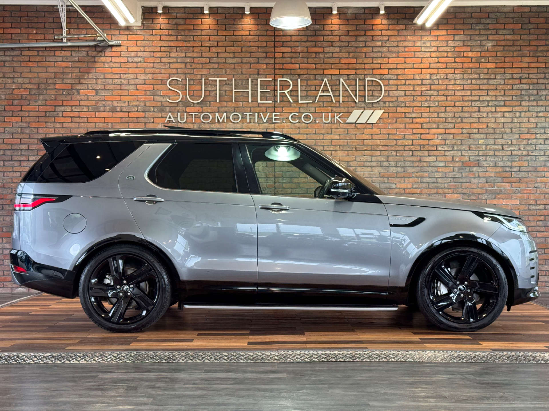 LAND ROVER DISCOVERY 3.0 Discovery R-Dynamic HSE D MHEV Auto 4WD 5dr #2