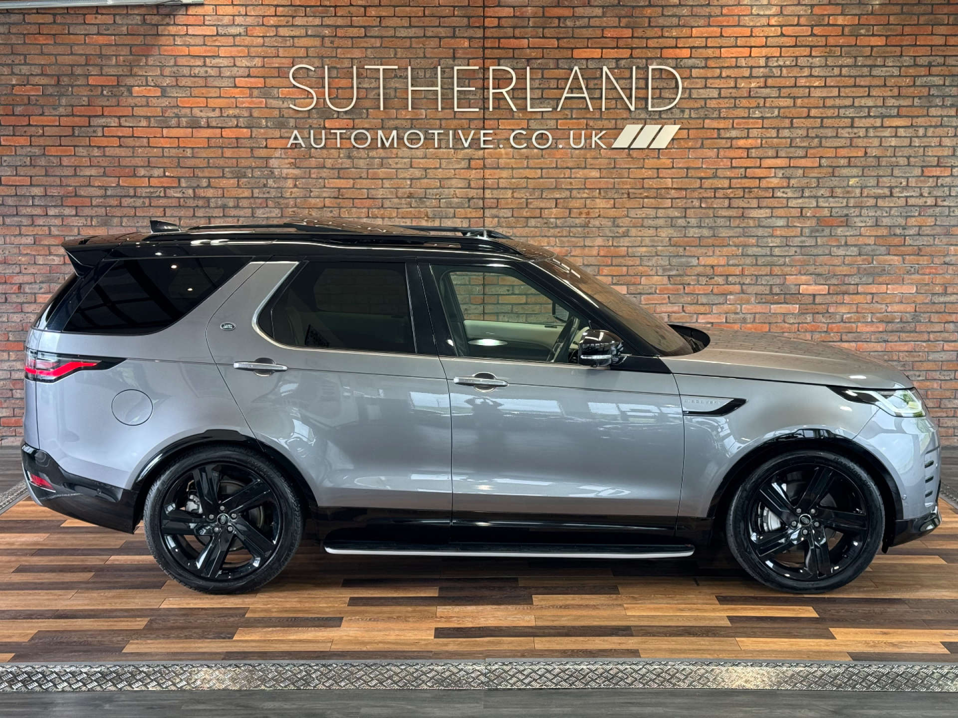 LAND ROVER DISCOVERY 3.0 Discovery R-Dynamic HSE D MHEV Auto 4WD 5dr #3