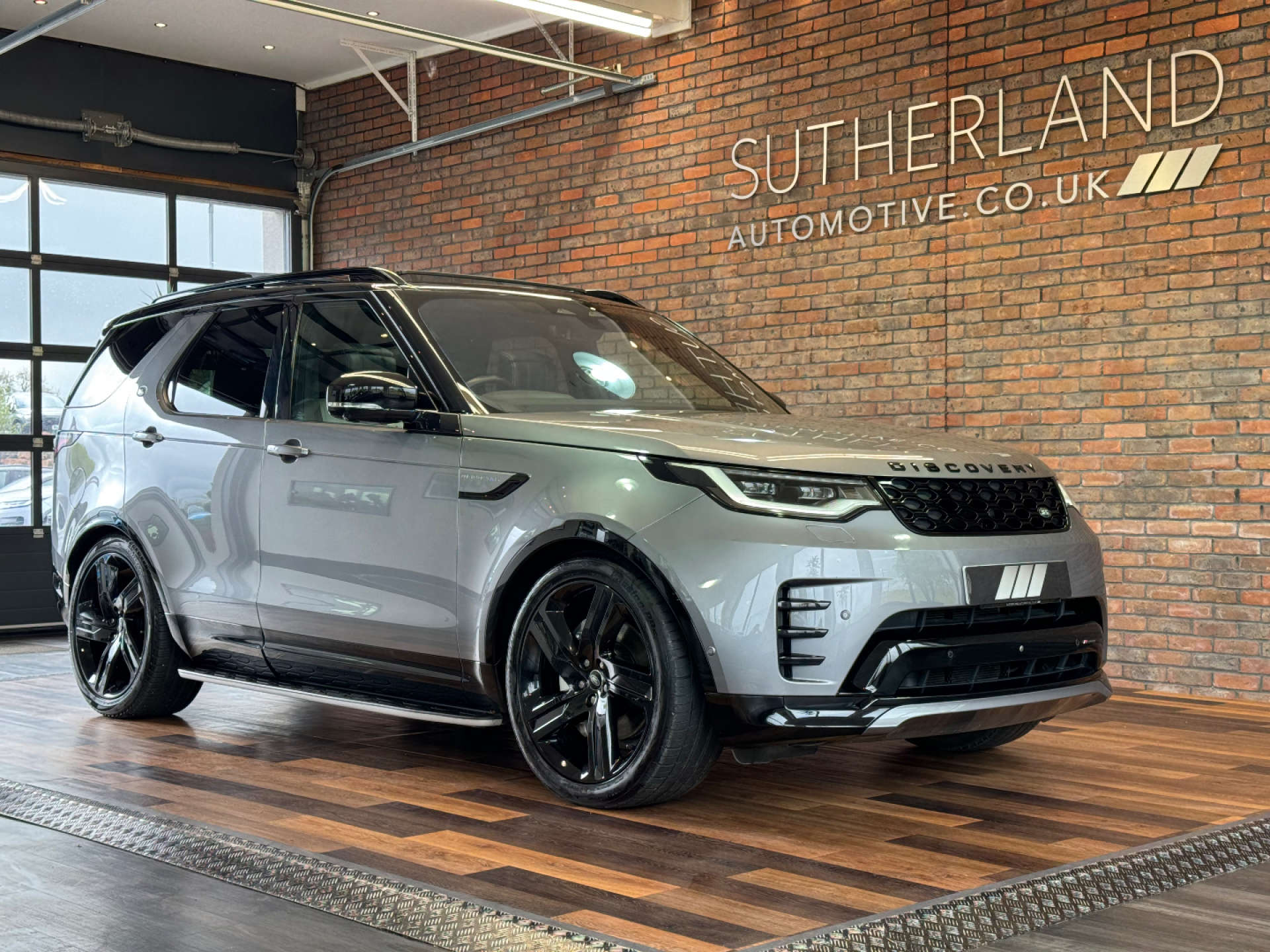 LAND ROVER DISCOVERY 3.0 Discovery R-Dynamic HSE D MHEV Auto 4WD 5dr #4