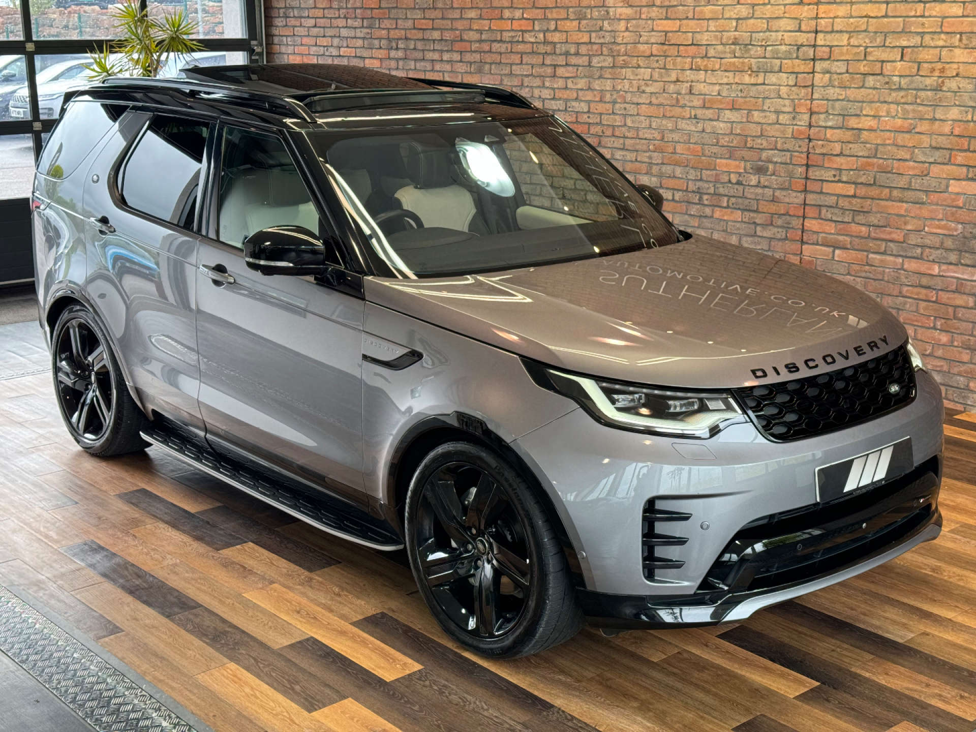 LAND ROVER DISCOVERY 3.0 Discovery R-Dynamic HSE D MHEV Auto 4WD 5dr #5