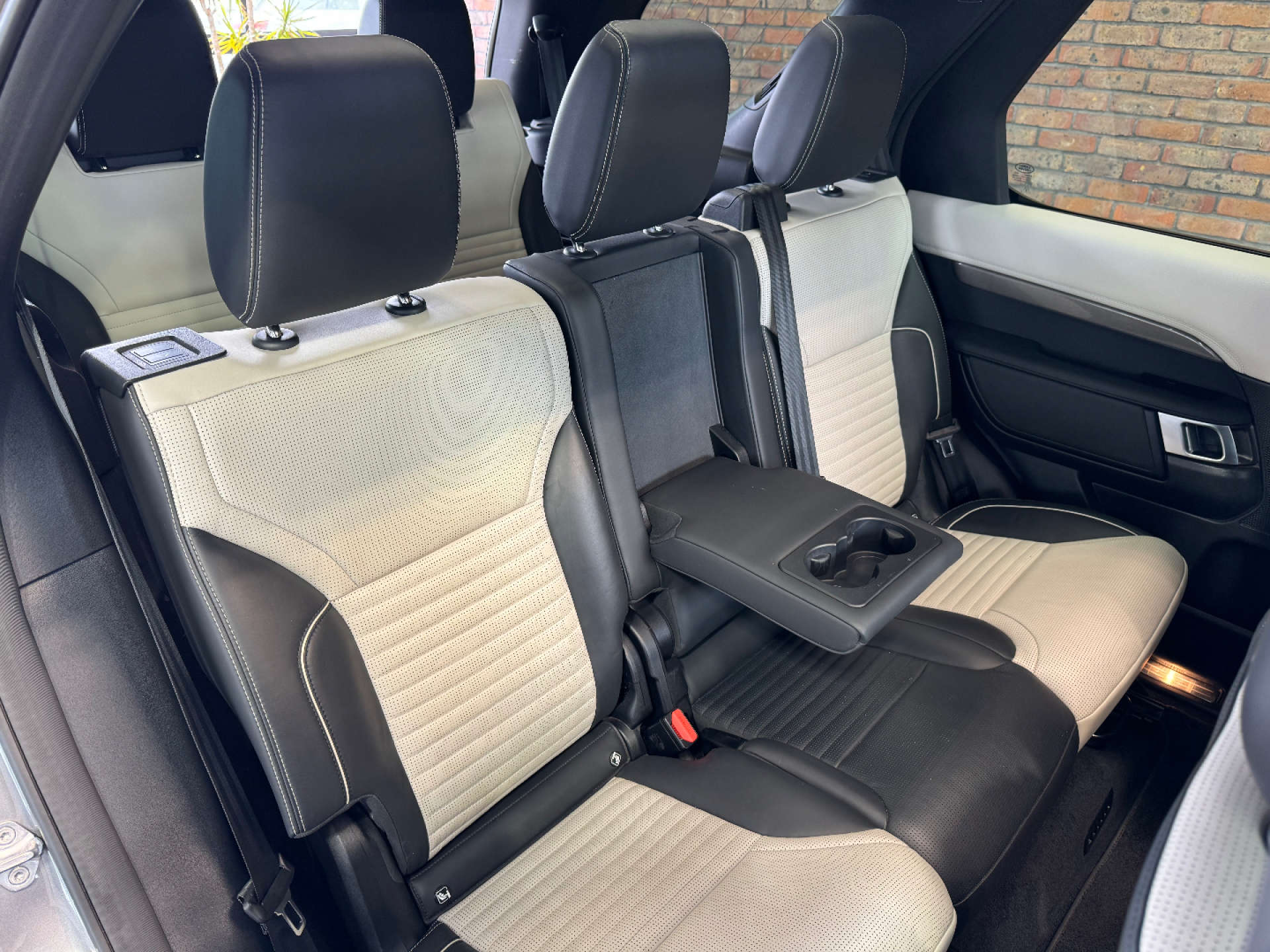 LAND ROVER DISCOVERY 3.0 Discovery R-Dynamic HSE D MHEV Auto 4WD 5dr #31