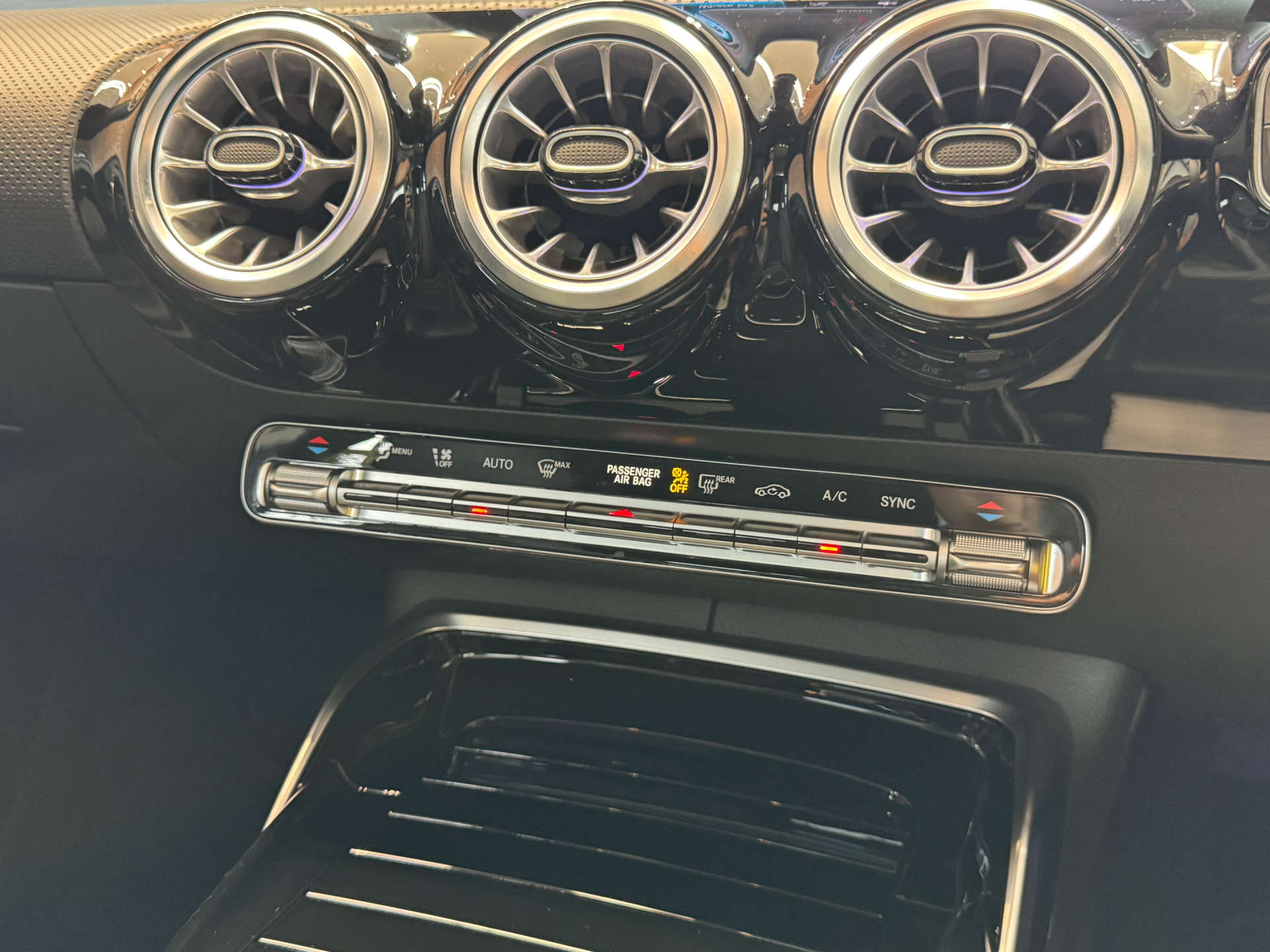 MERCEDES-BENZ A-CLASS 2.0 AMG A 35 Premium+ 4Matic Edition Auto 4WD 5dr #42