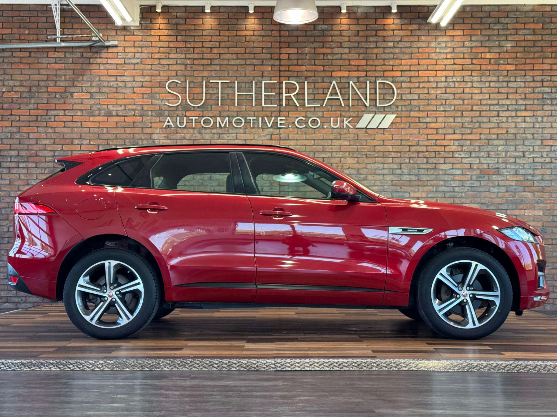2018 Jaguar F-PACE thumbnail 3