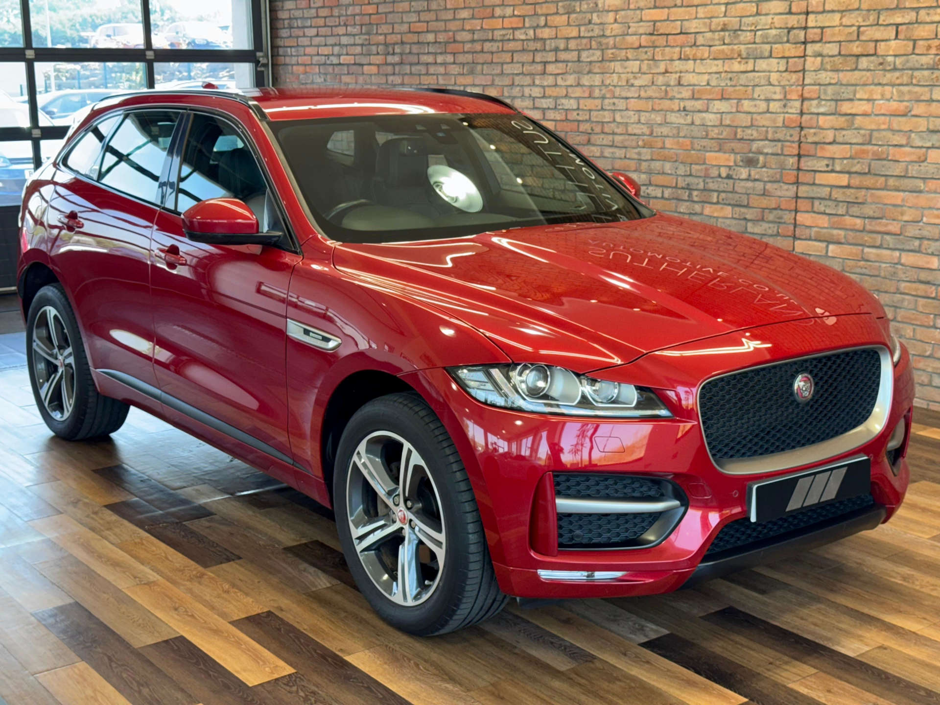 2018 Jaguar F-PACE thumbnail 5