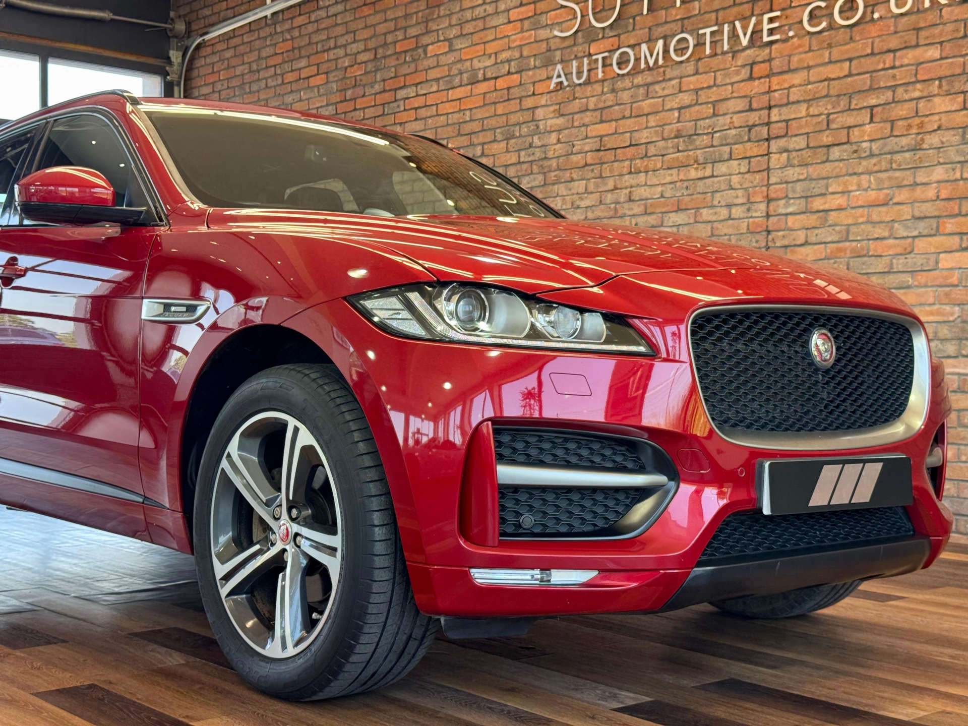 2018 Jaguar F-PACE thumbnail 9