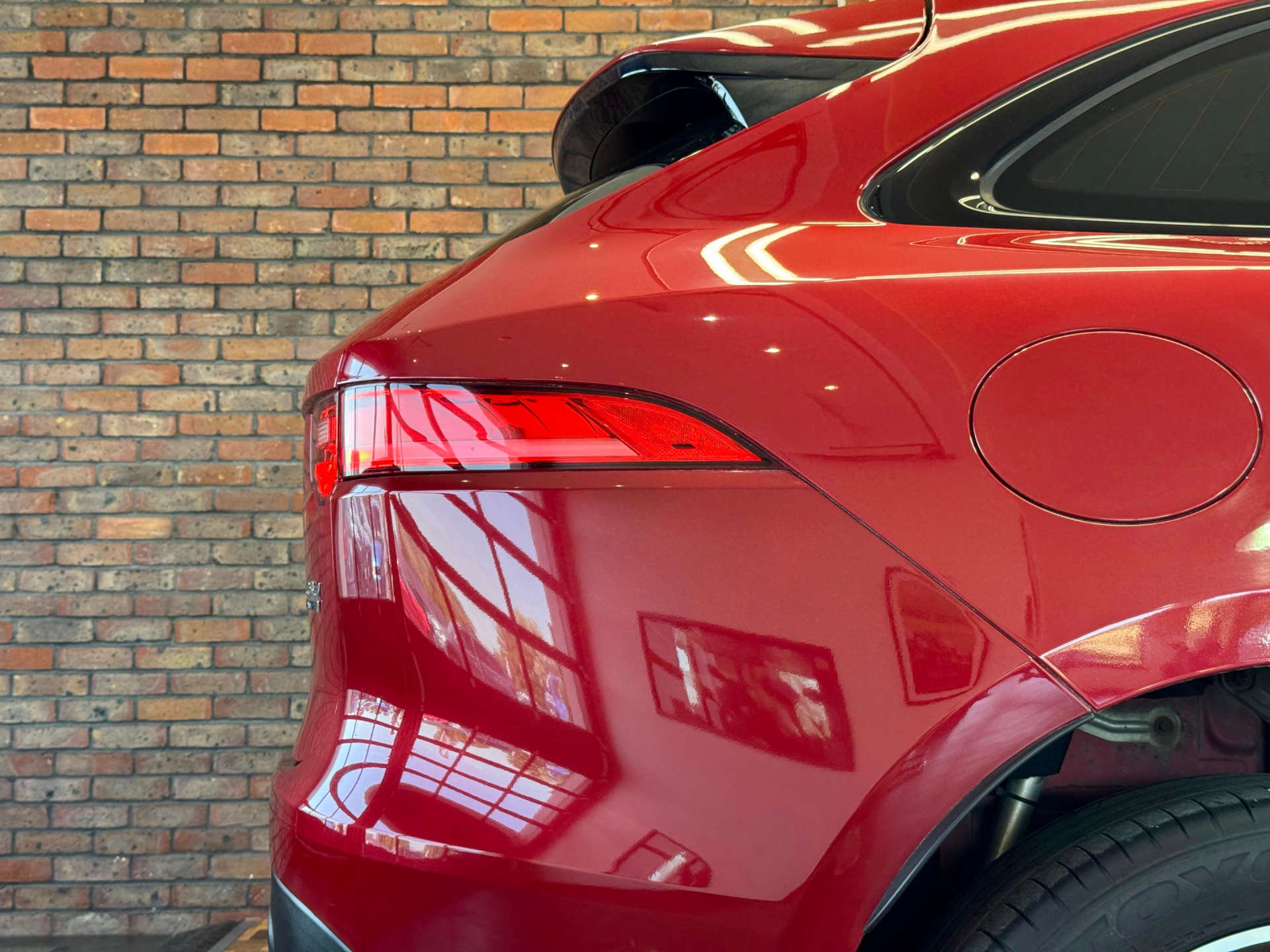 2018 Jaguar F-PACE thumbnail 18