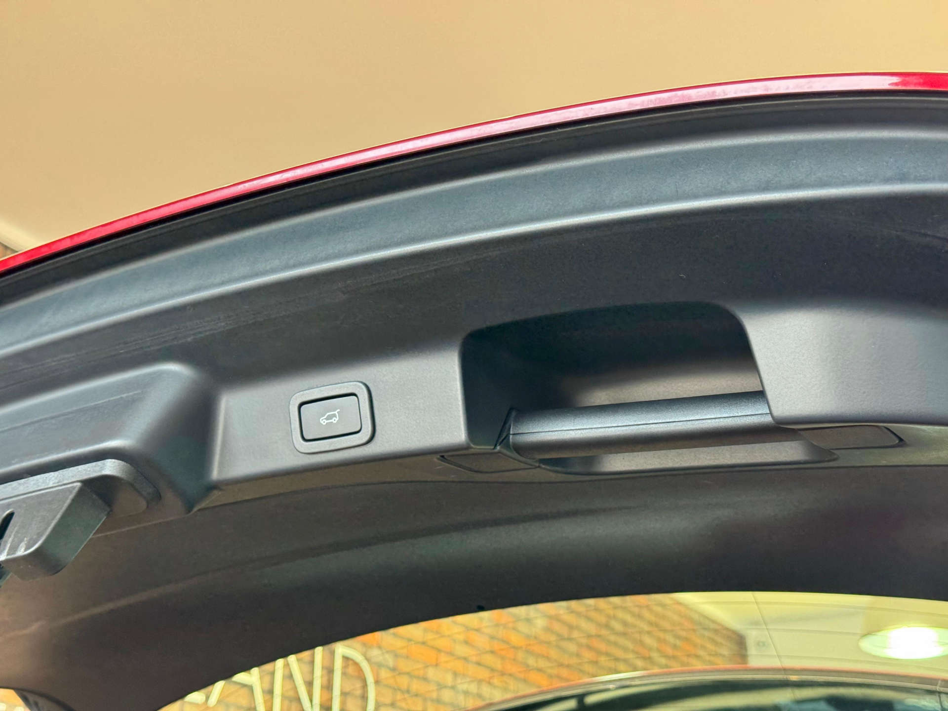 2018 Jaguar F-PACE thumbnail 21